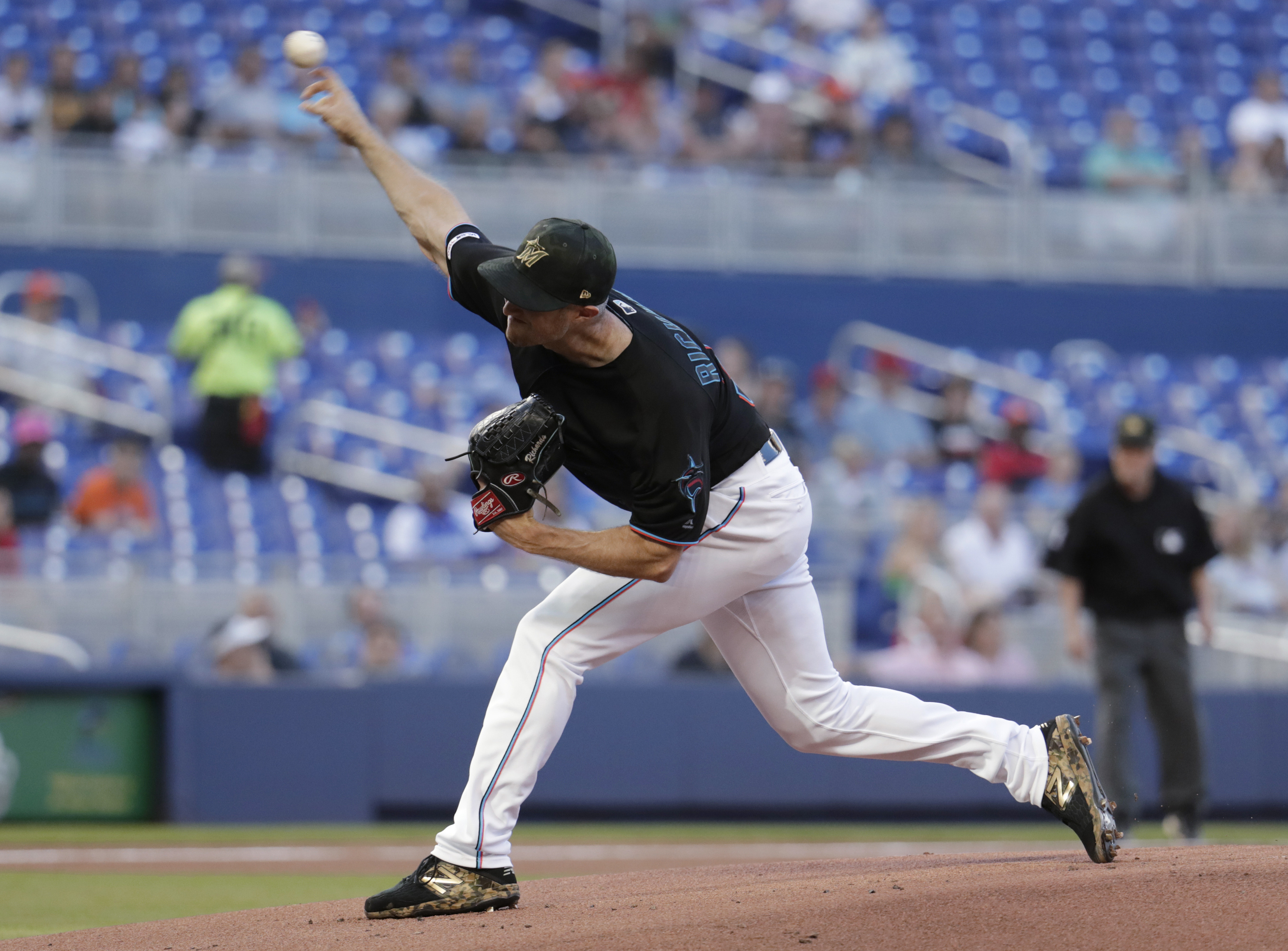Marlins beat deGrom and Mets 8-6 to end 7-game skid
