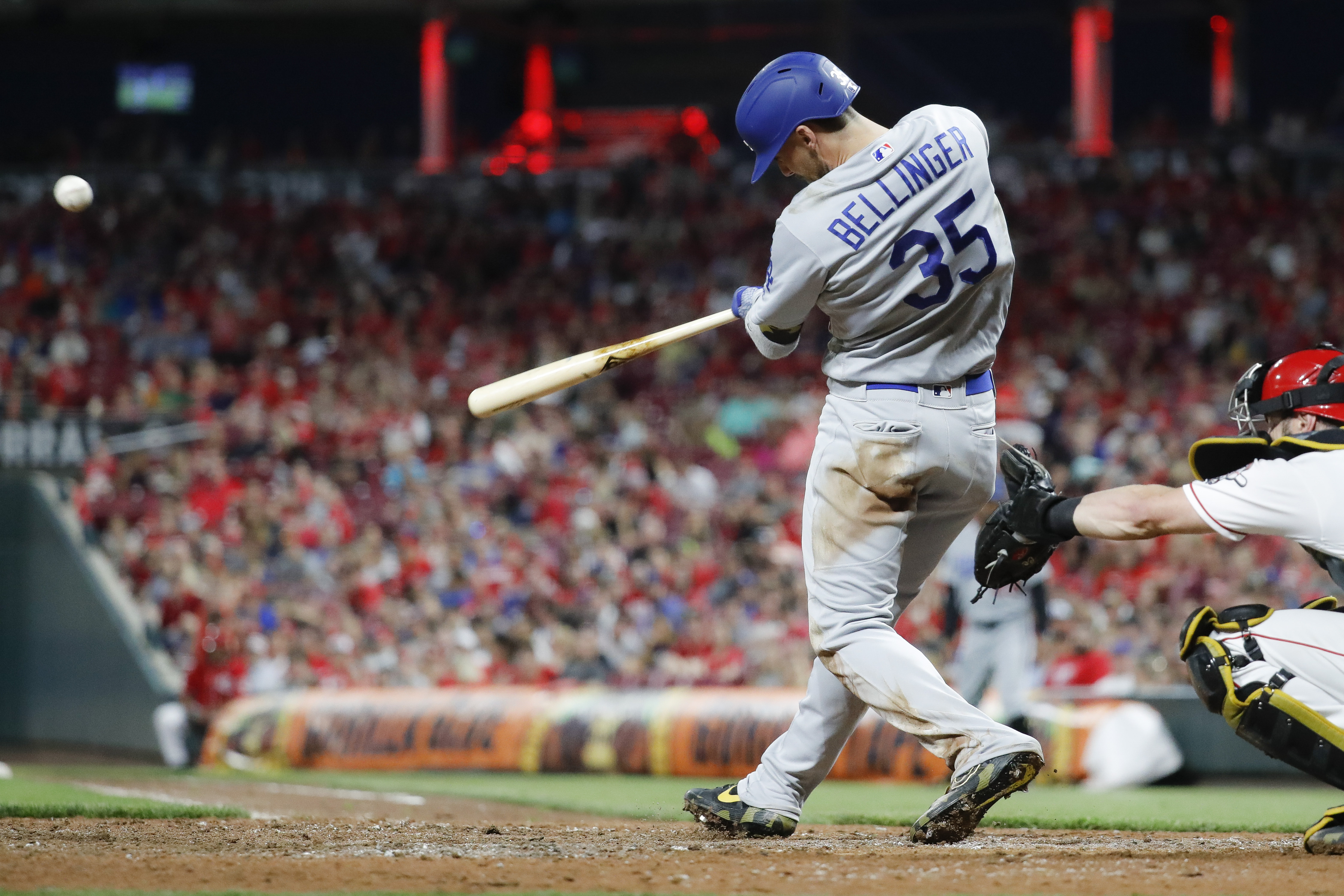 Dodgers hit 4 HRs, beat Reds 6-0 for 4th straight victory