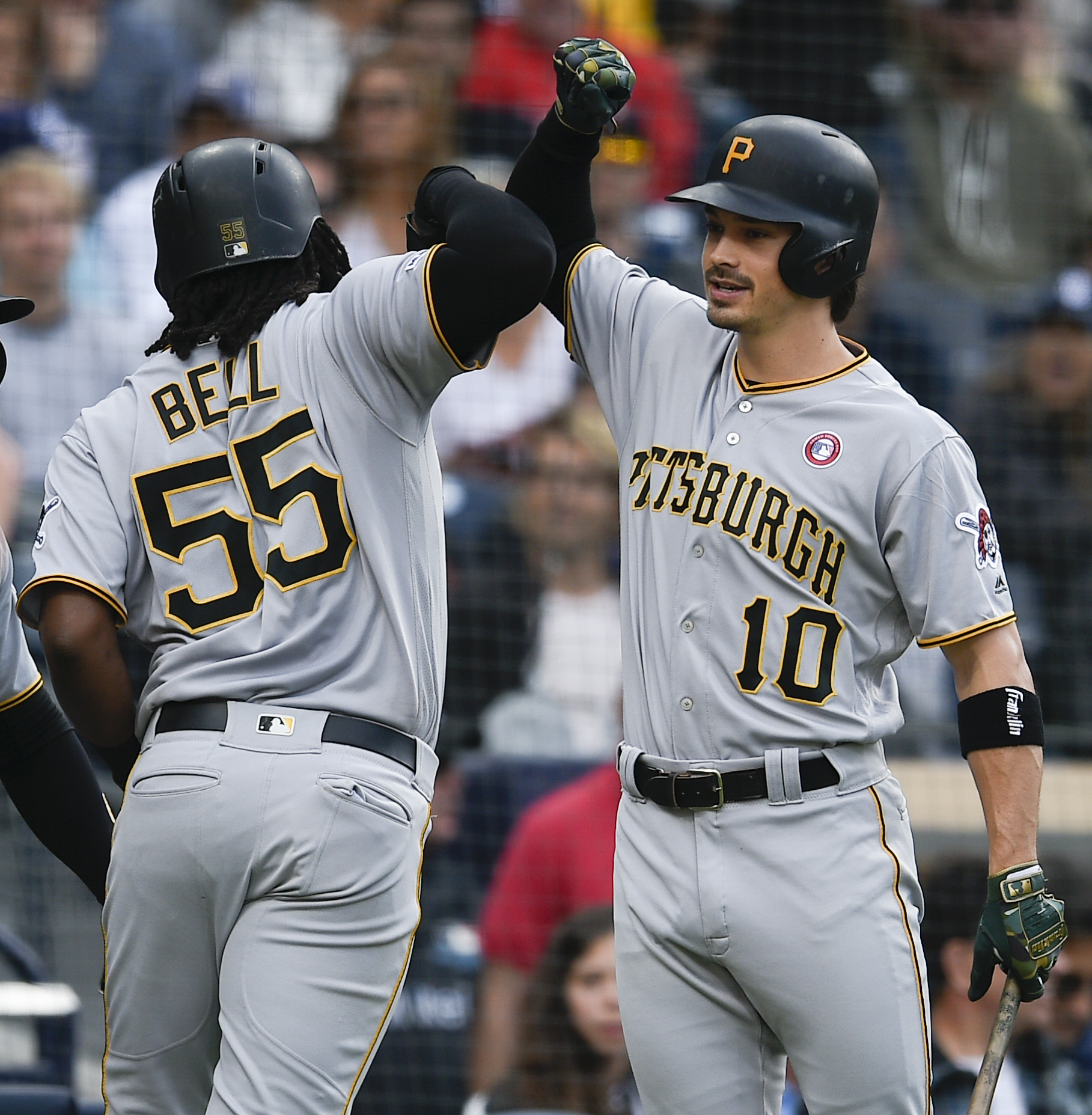 Bell hits 2 of Pirates' 4 homers in 7-2 win vs Padres