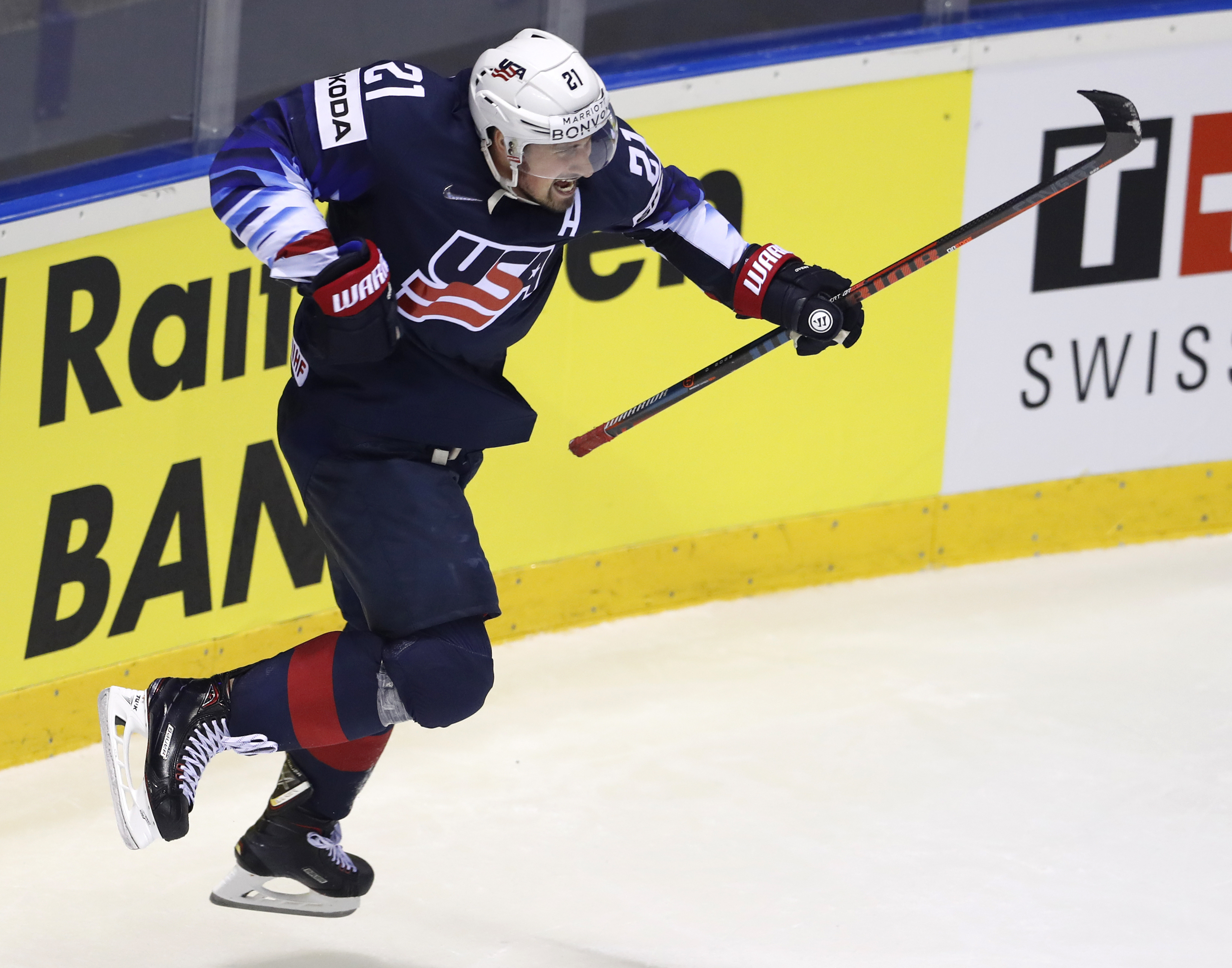 US tops Germans 3-1 for 5th win in row at world championship