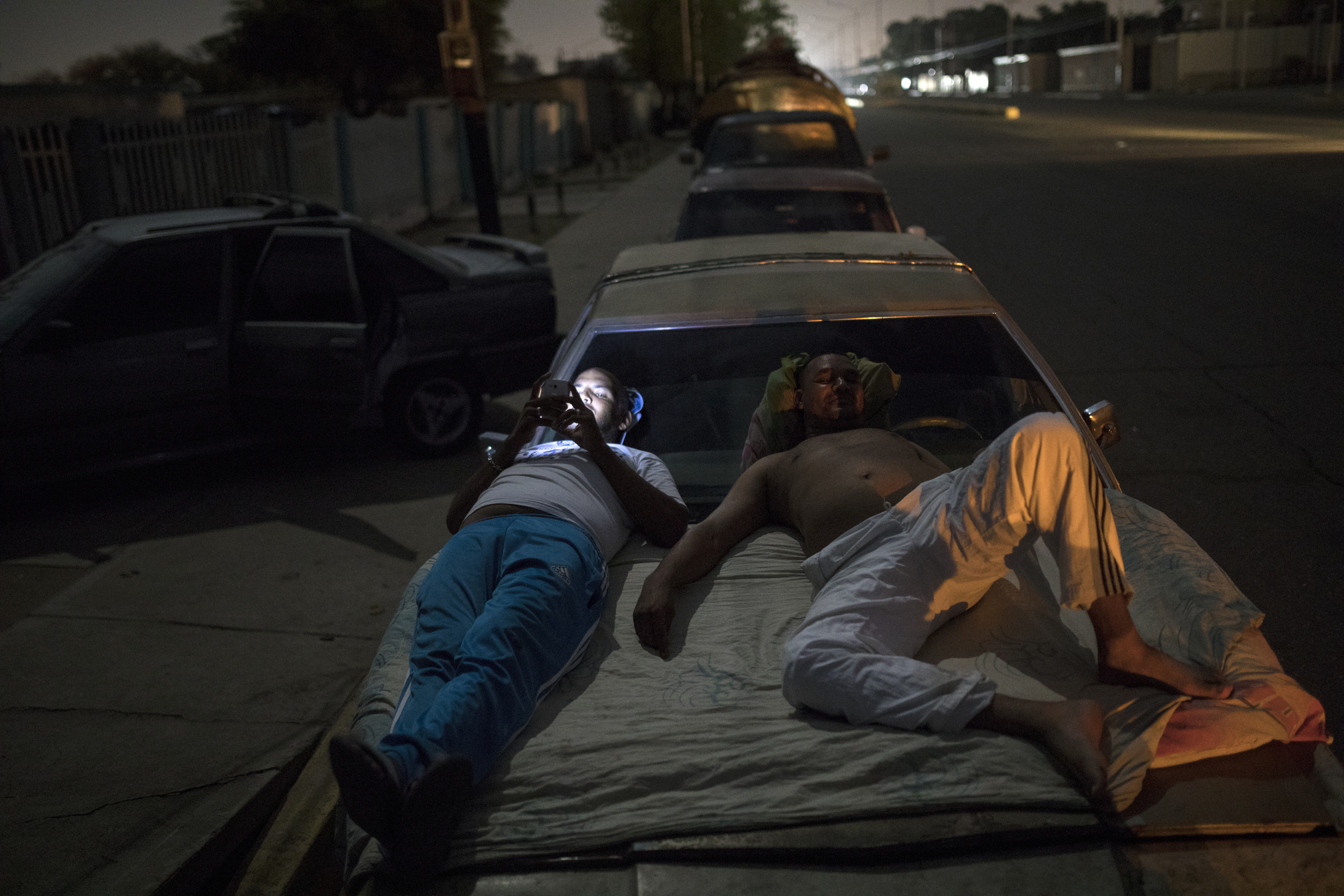 Vast gasoline lines form in oil-rich Venezuela