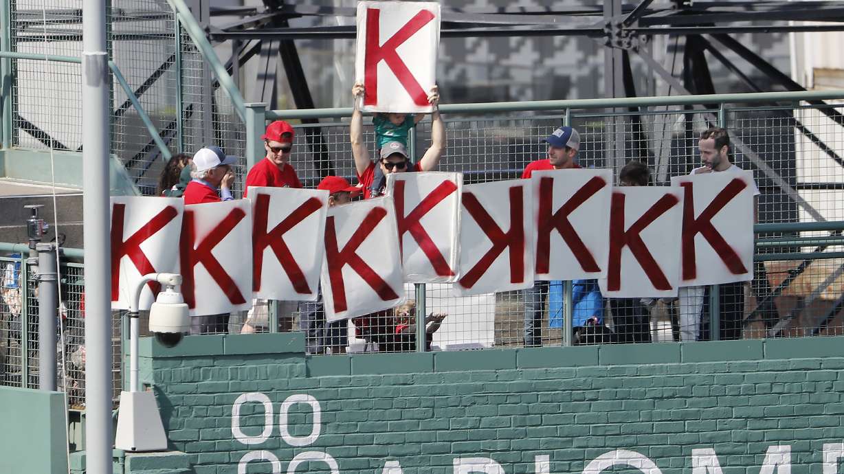 Chavis homers, Red Sox snap Astros' 10-game win streak