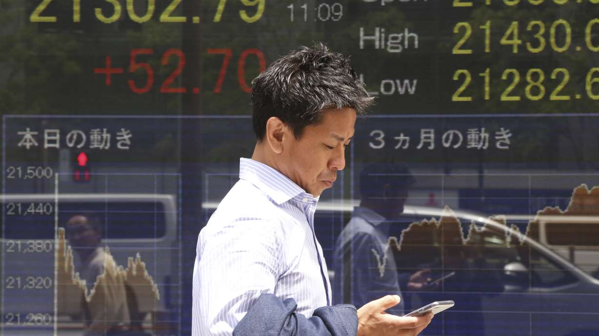 World shares mixed with no easing of China-US trade dispute