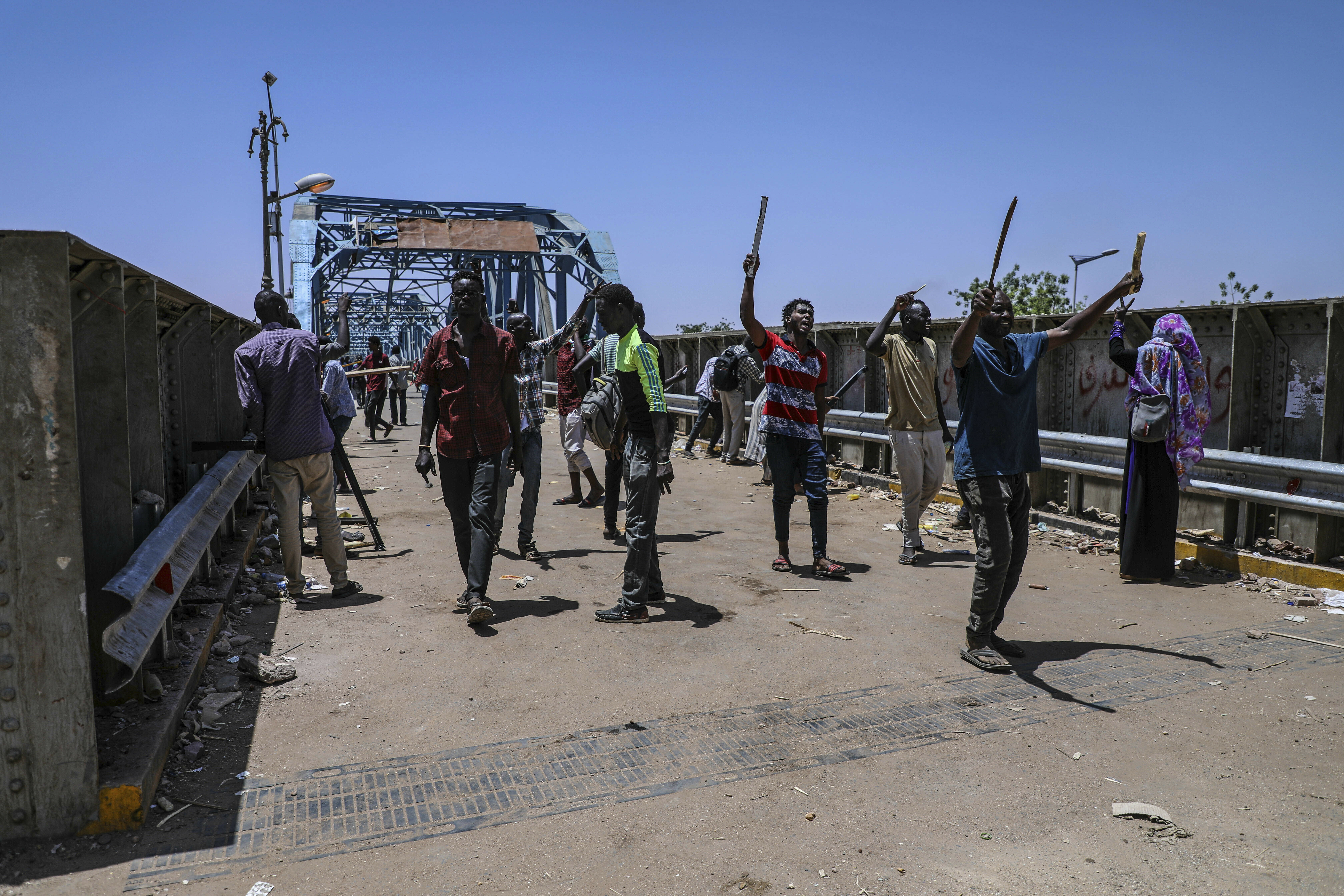 No deal but Sudanese army, protesters will keep talking