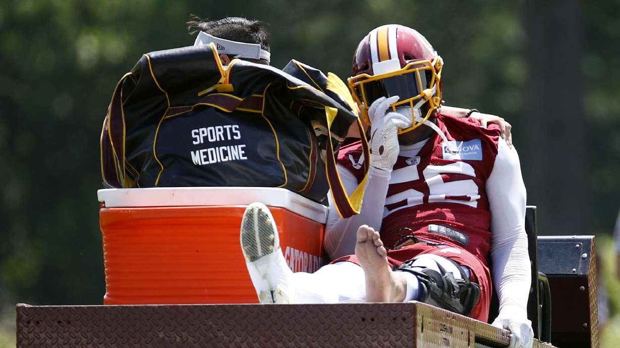 Redskins' Foster carted off field with apparent knee injury