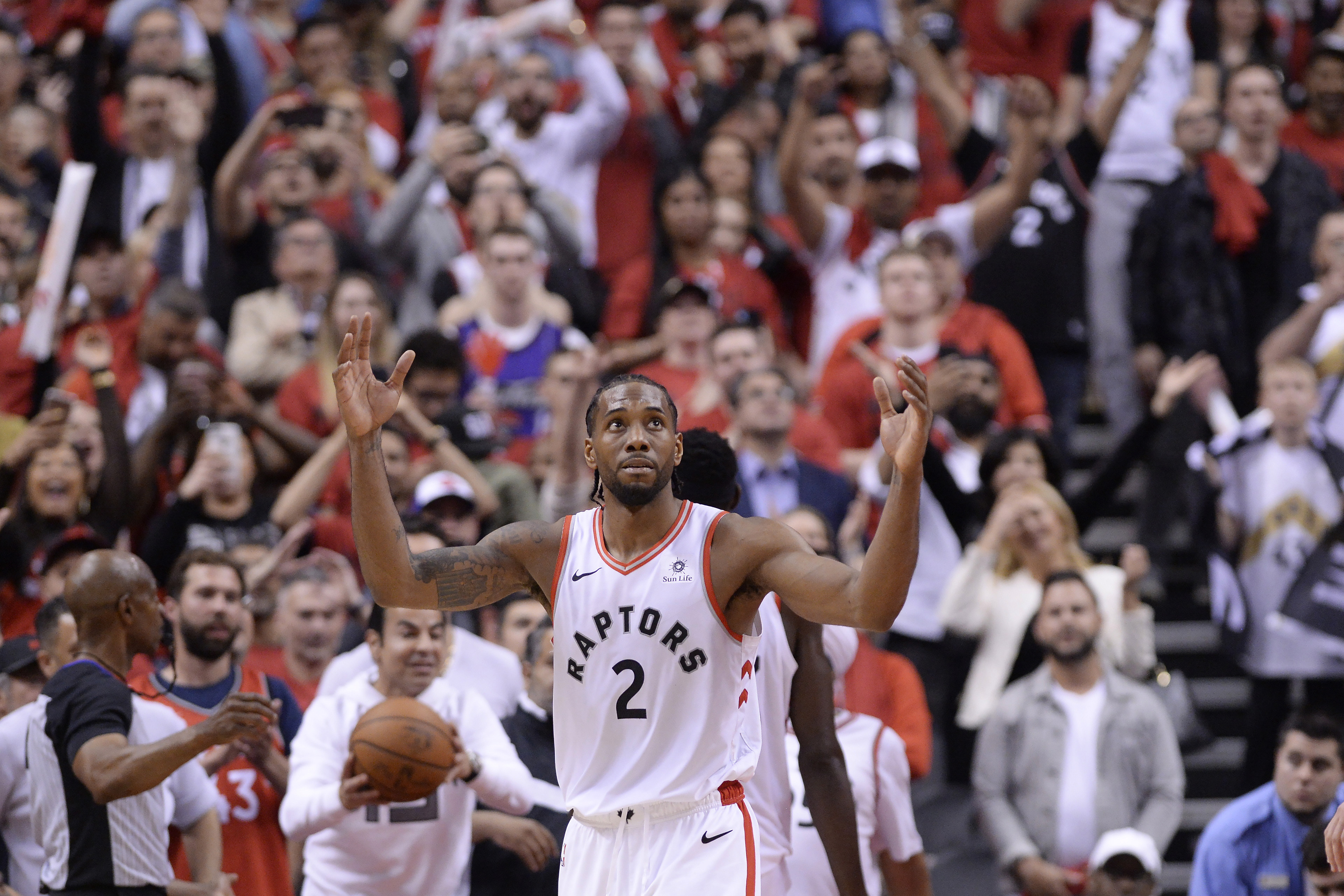 Leonard, Raptors hope to shake off fatigue for Game 4