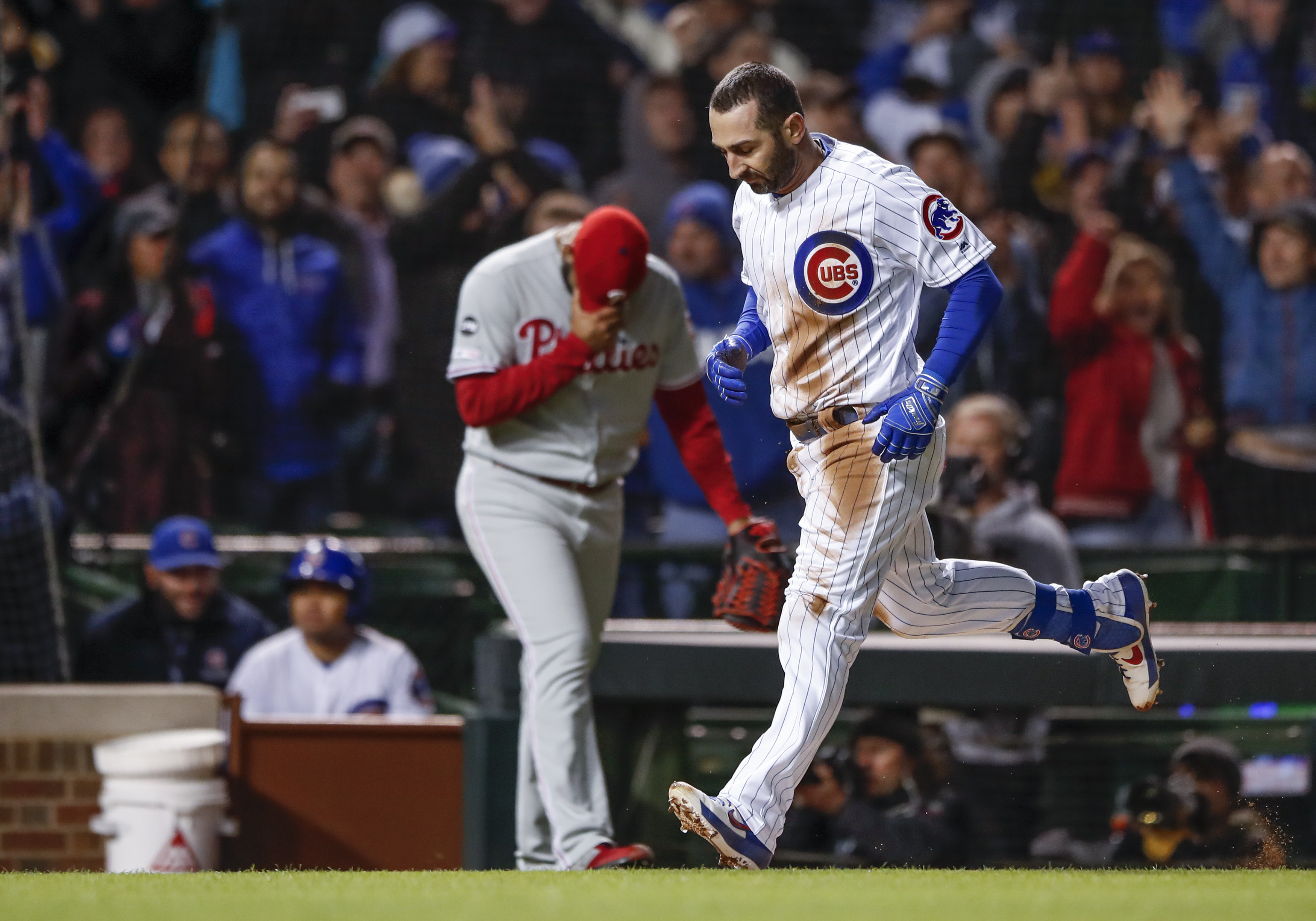 Realmuto homers in 10th, Phillies beat Cubs 5-4