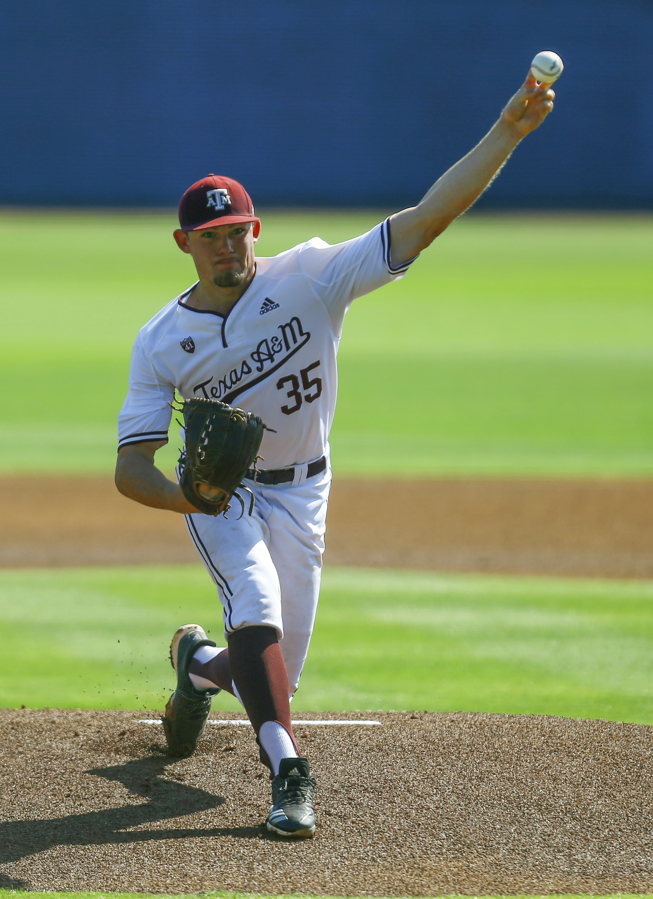 Ducoff powers Texas A&M past Florida 8-7 in 10 innings