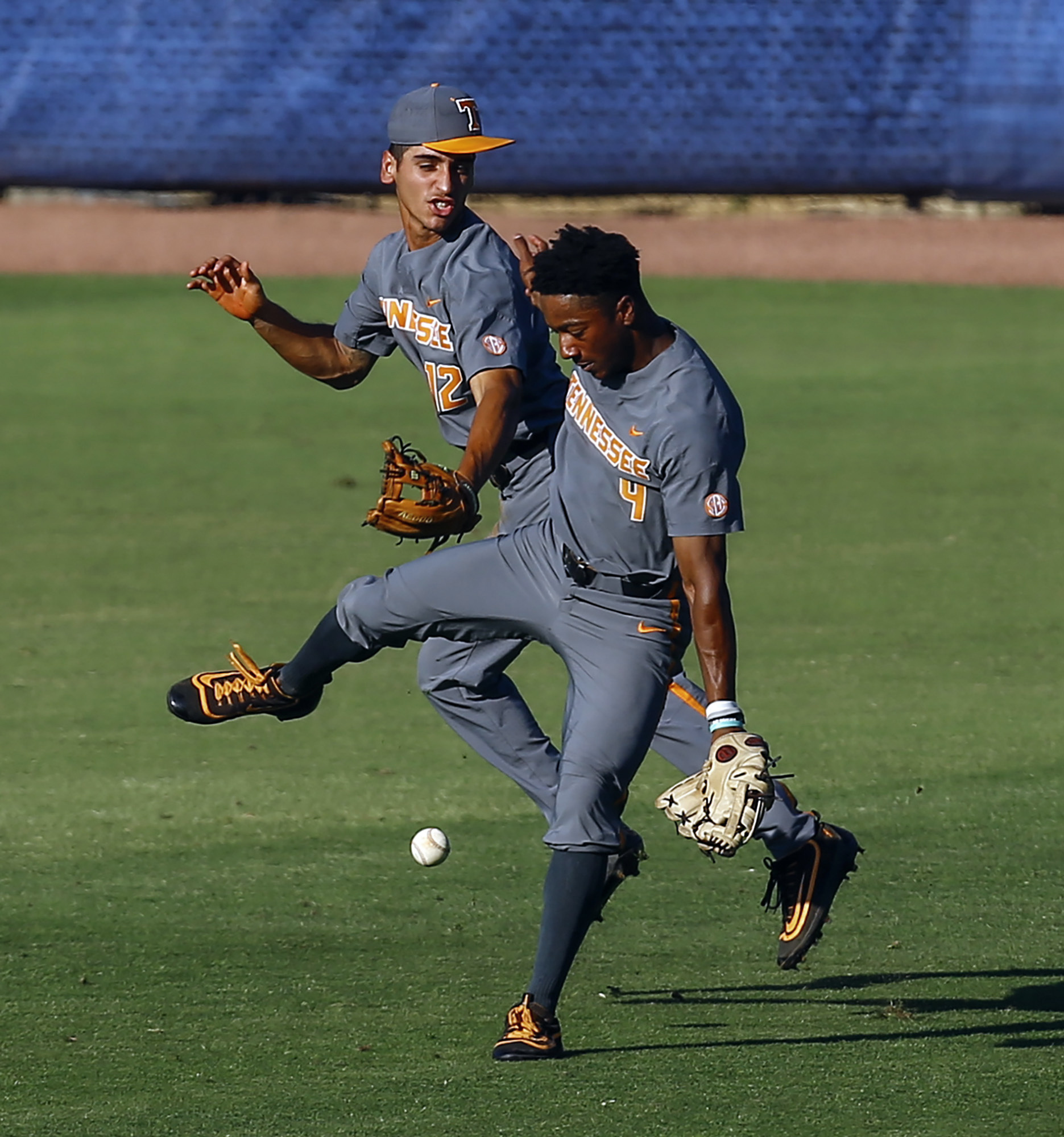 Ward helps Auburn outlast Tennessee 5-3 in SEC Tournament