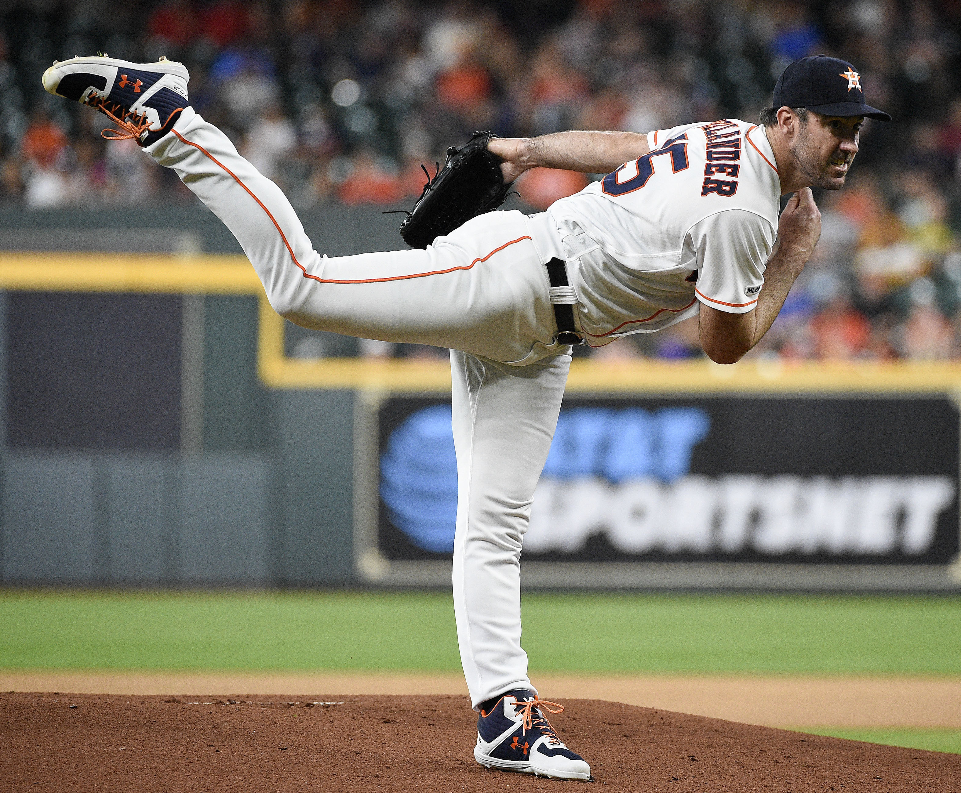 Verlander has season-best 12 Ks in 5-1 win over White Sox