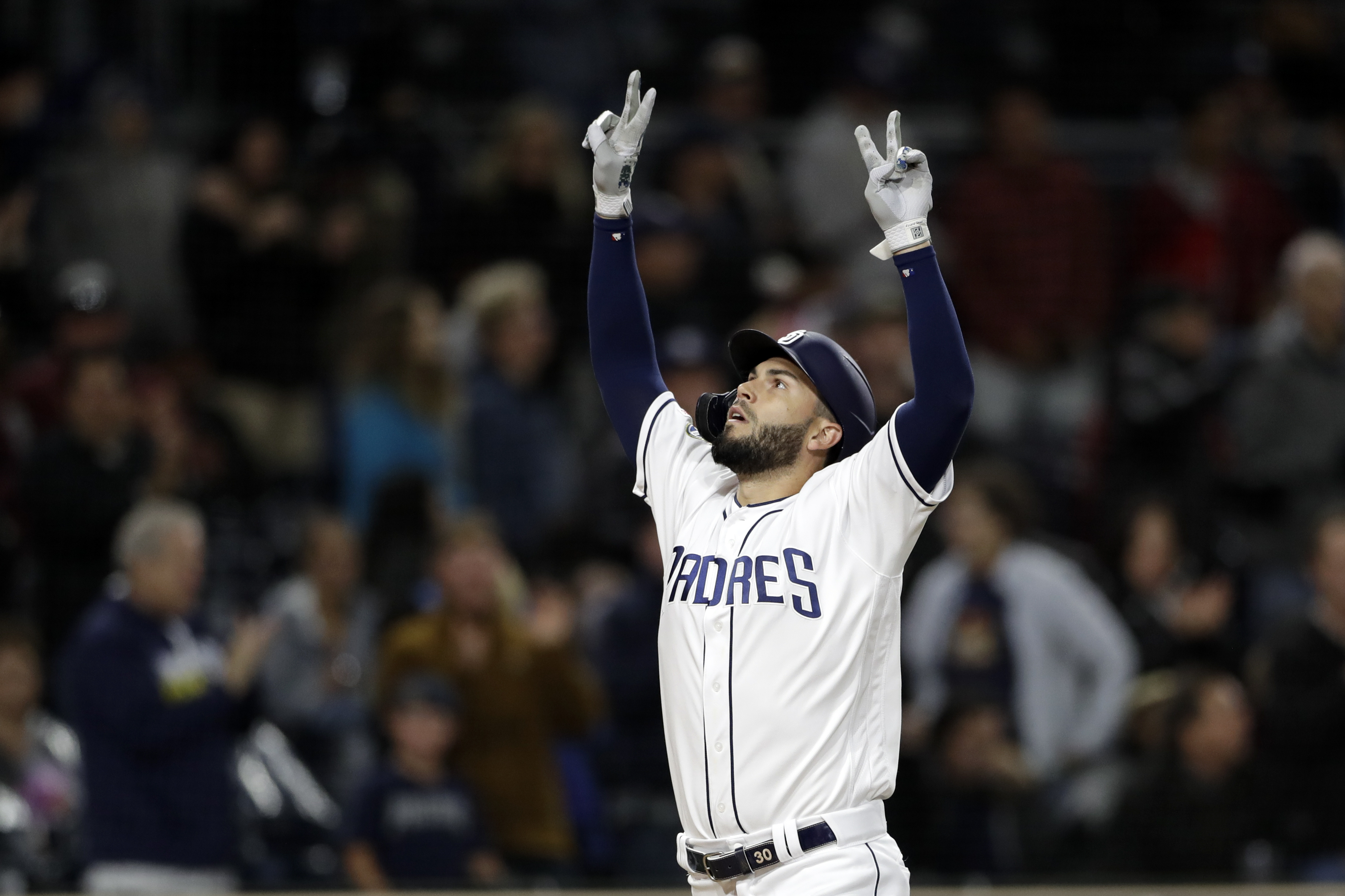 Hosmer's 2-run homer lifts Padres over Diamondbacks, 3-2