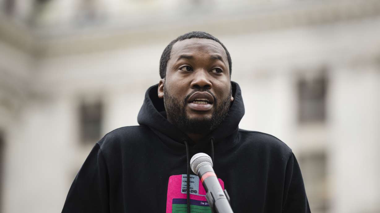 District attorney says Meek Mill should get new trial, judge