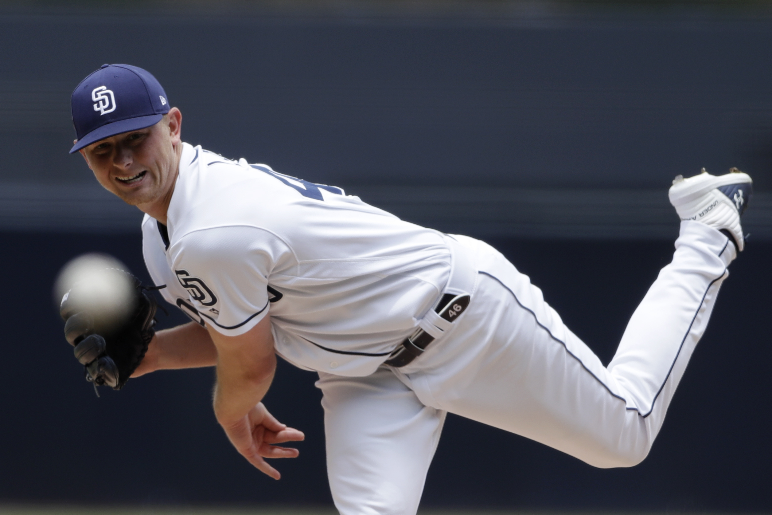 Lauer throws 7 impressive innings, Padres beat D'backs 5-2