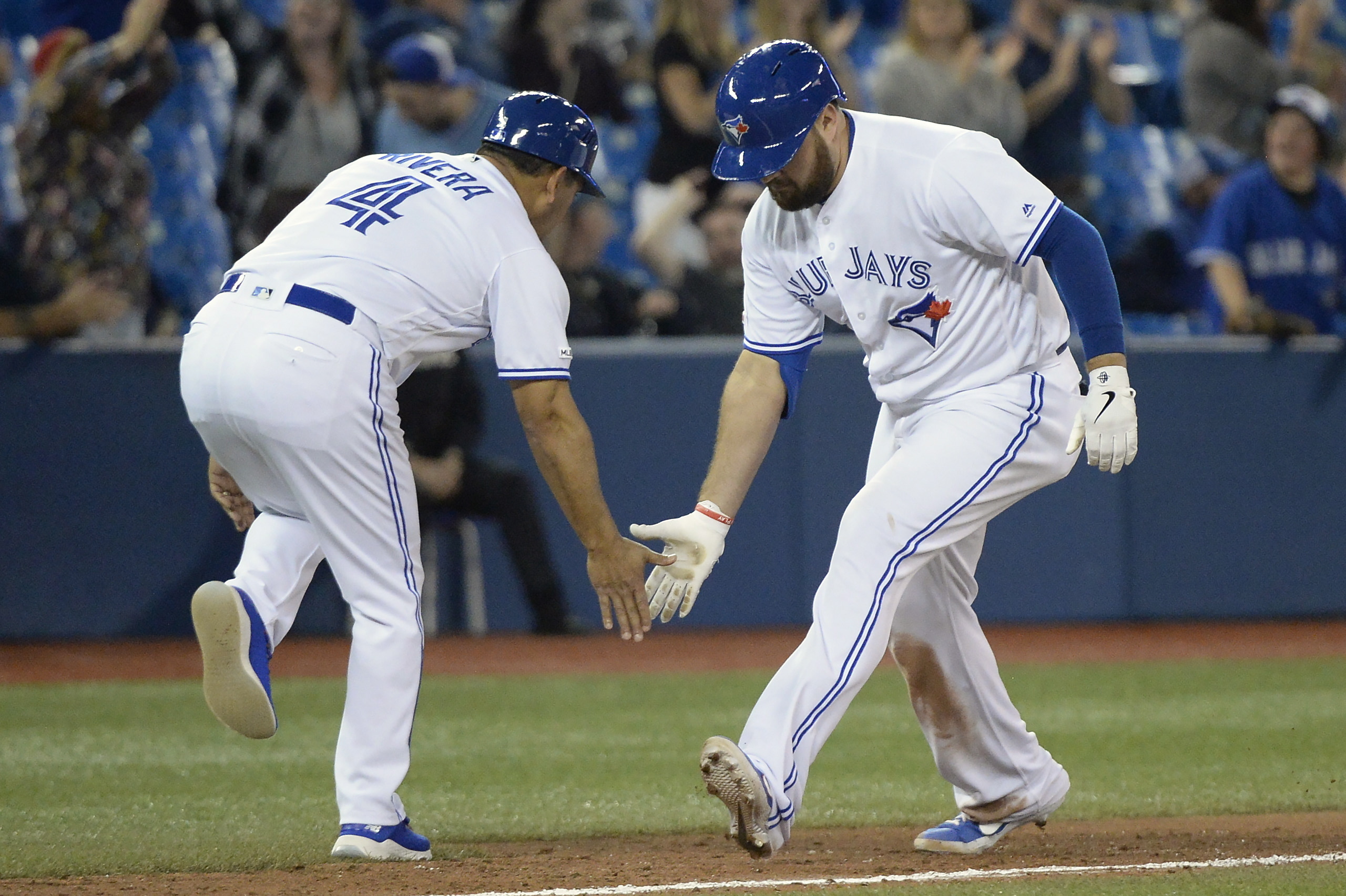 Devers HRs for 3rd straight game, Boston tops Jays 6-5 in 13