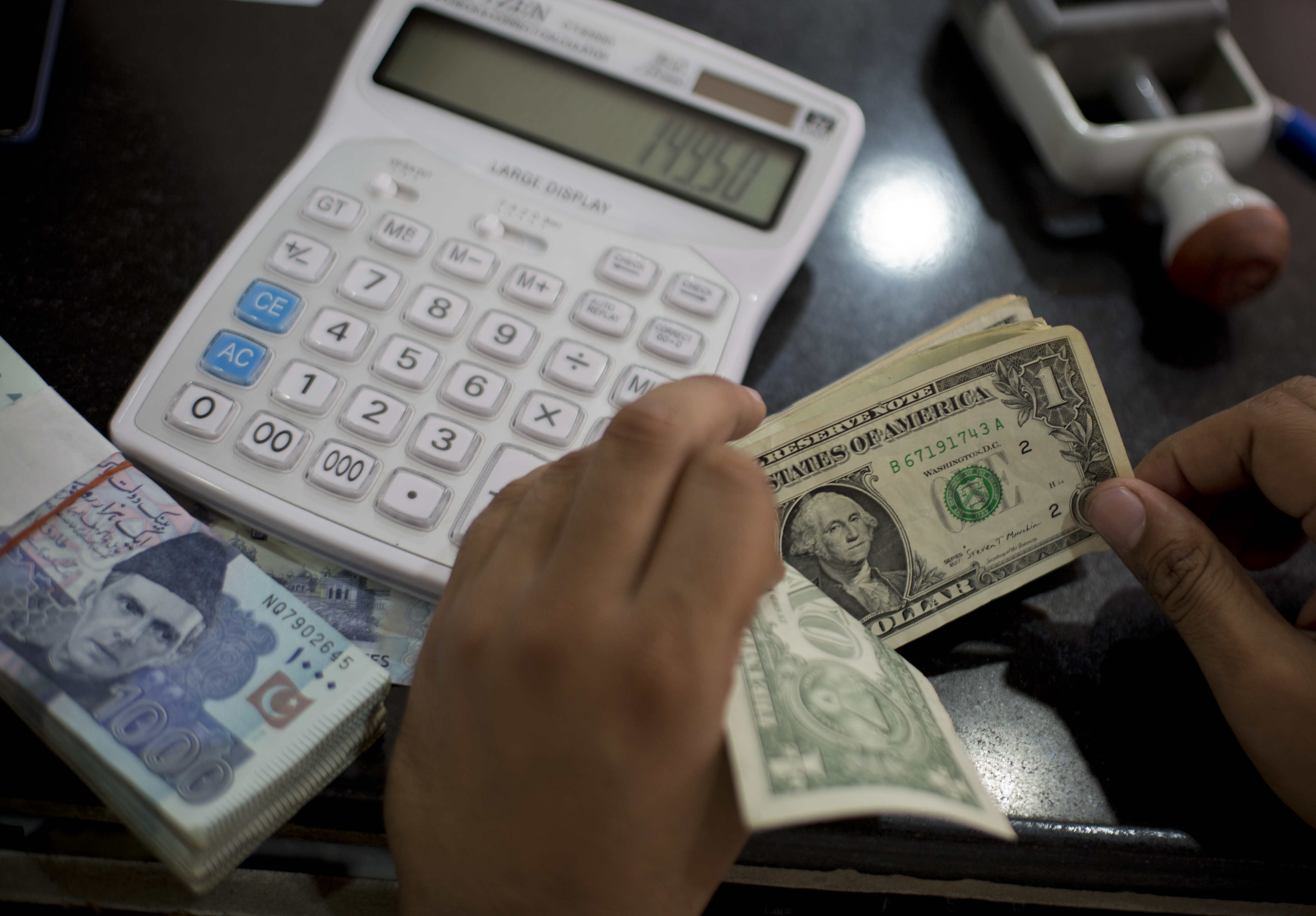 Official says Pakistan to get Saudi oil on credit as of July