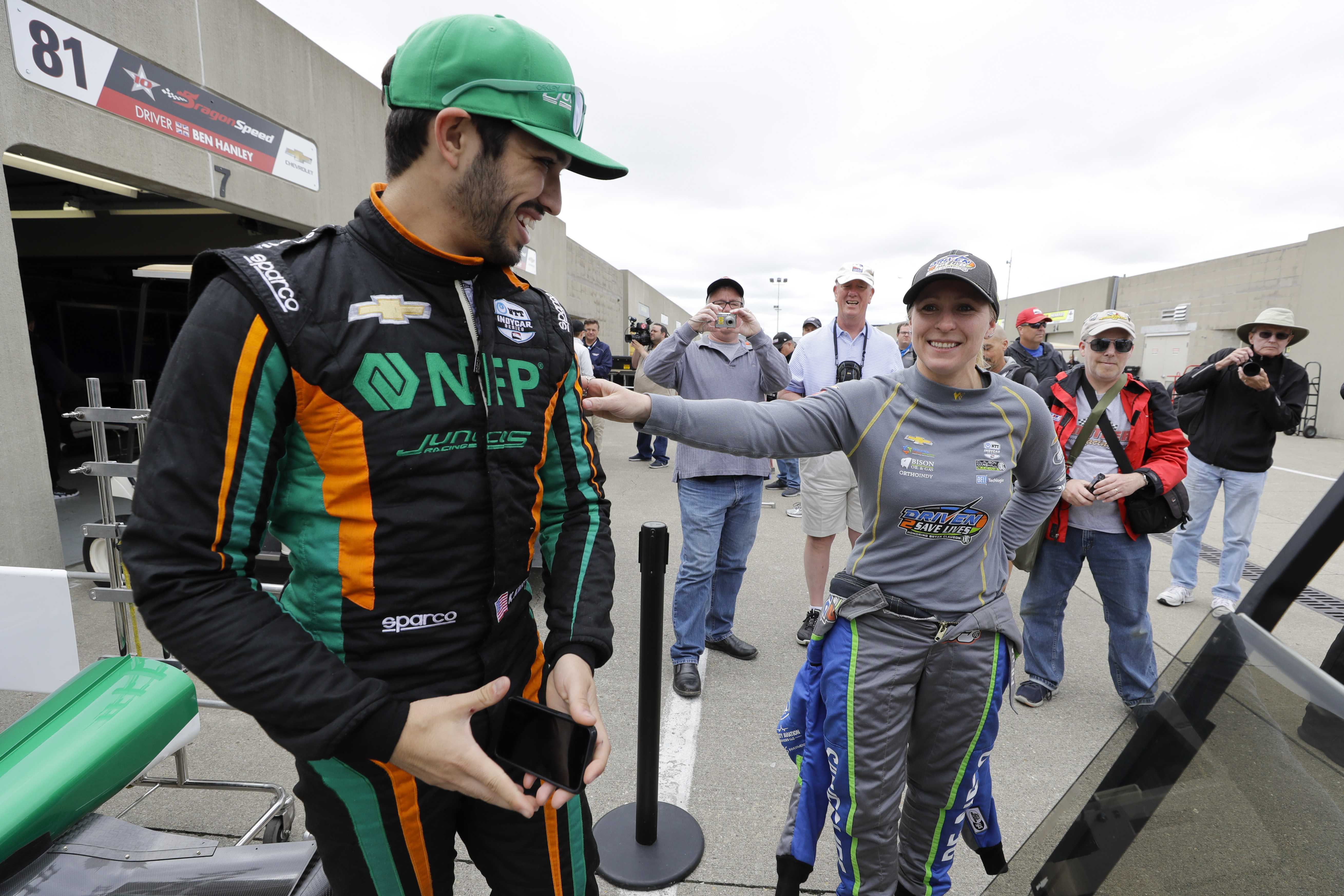 The Latest: Floyd honored by Dreyer & Reinbold team