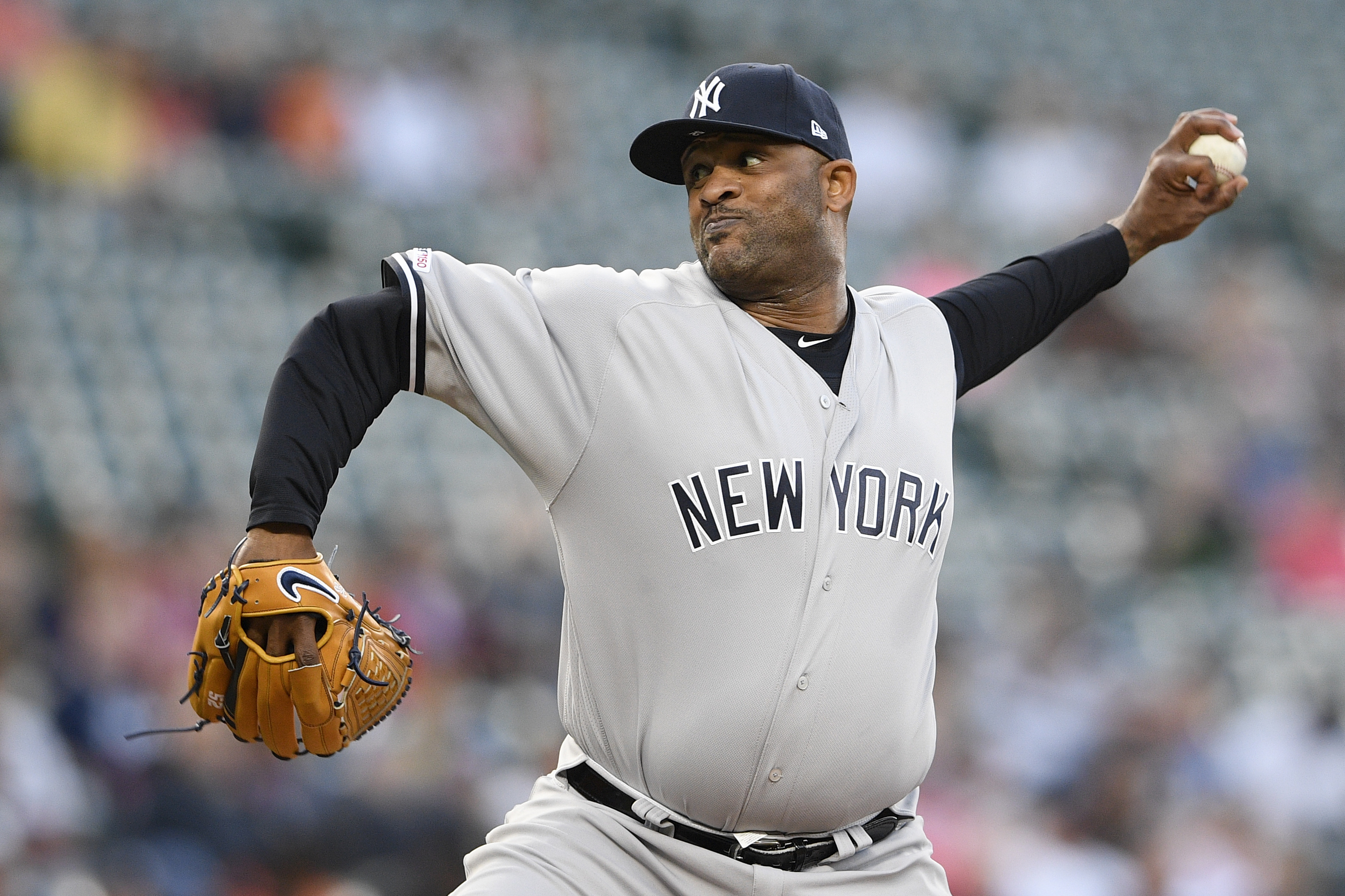 Yankees' CC Sabathia placed on IL with knee inflammation