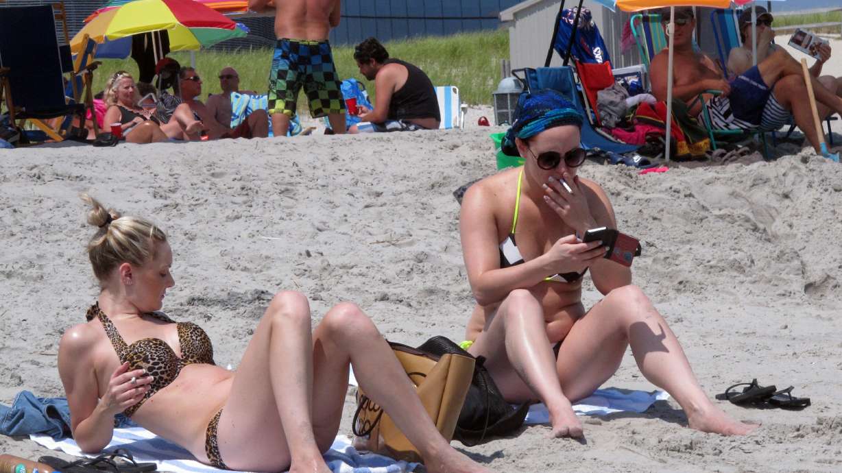New Jersey beach smoking ban in place for start of summer