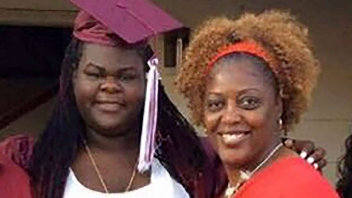 The Latest: Memorial held for Texas woman shot by officer