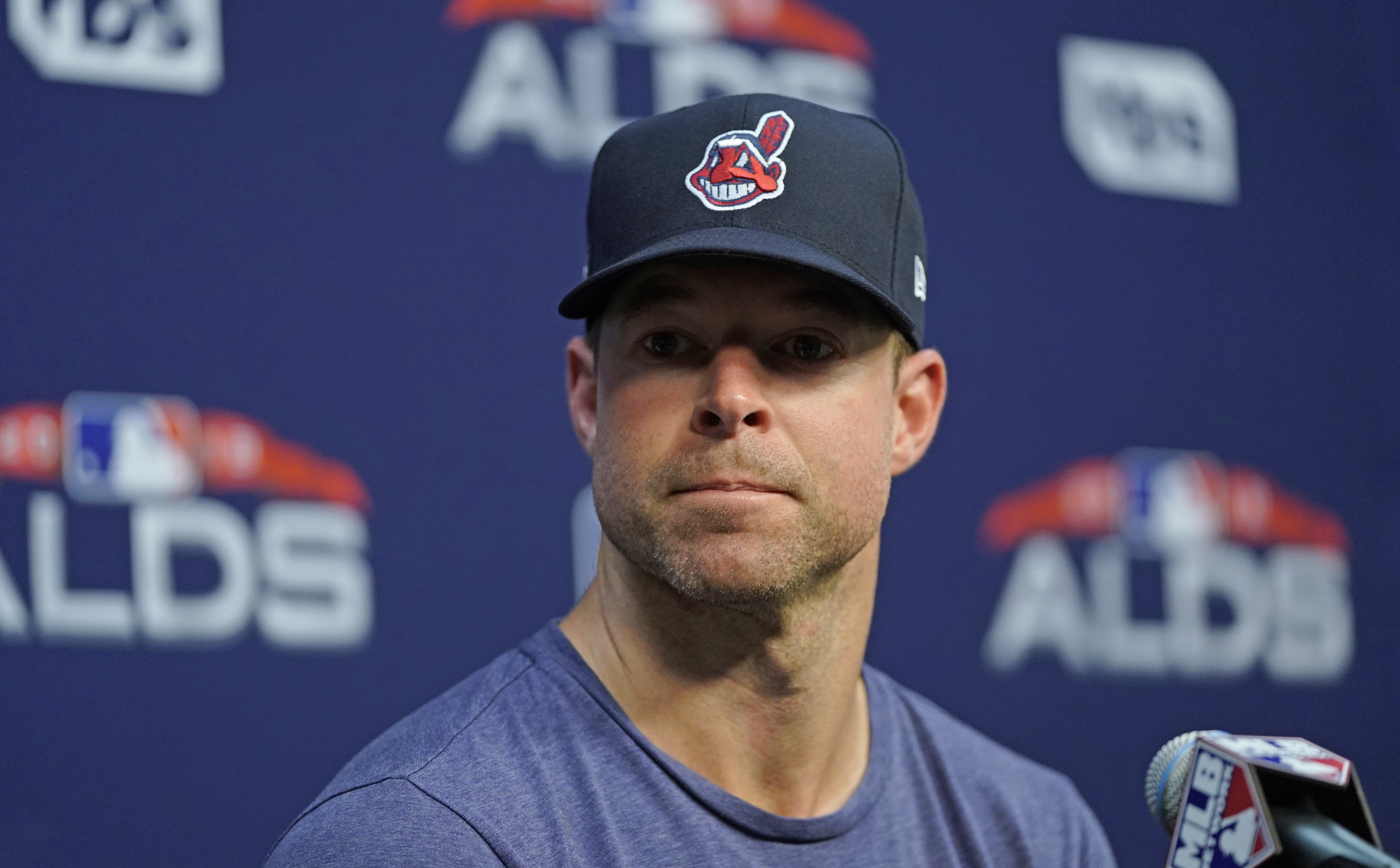 Indians' Kluber has cast removed, making progress