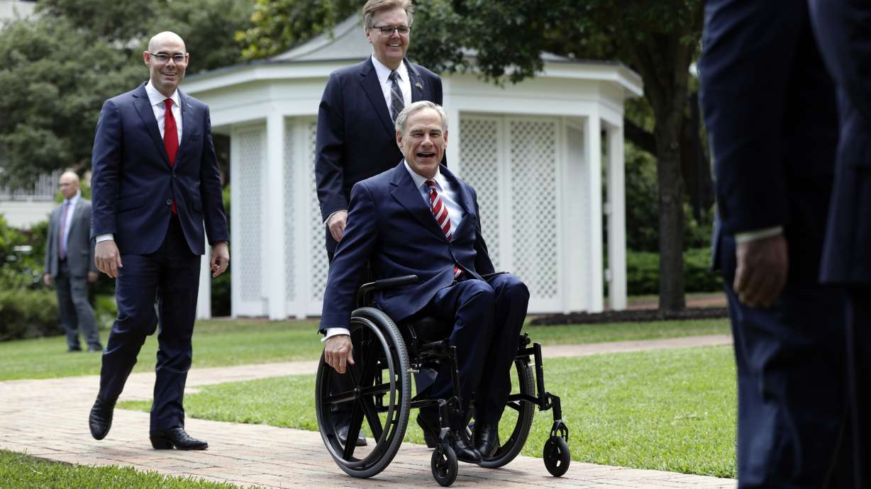 Texas governor announces $1.6B deal for teacher raises