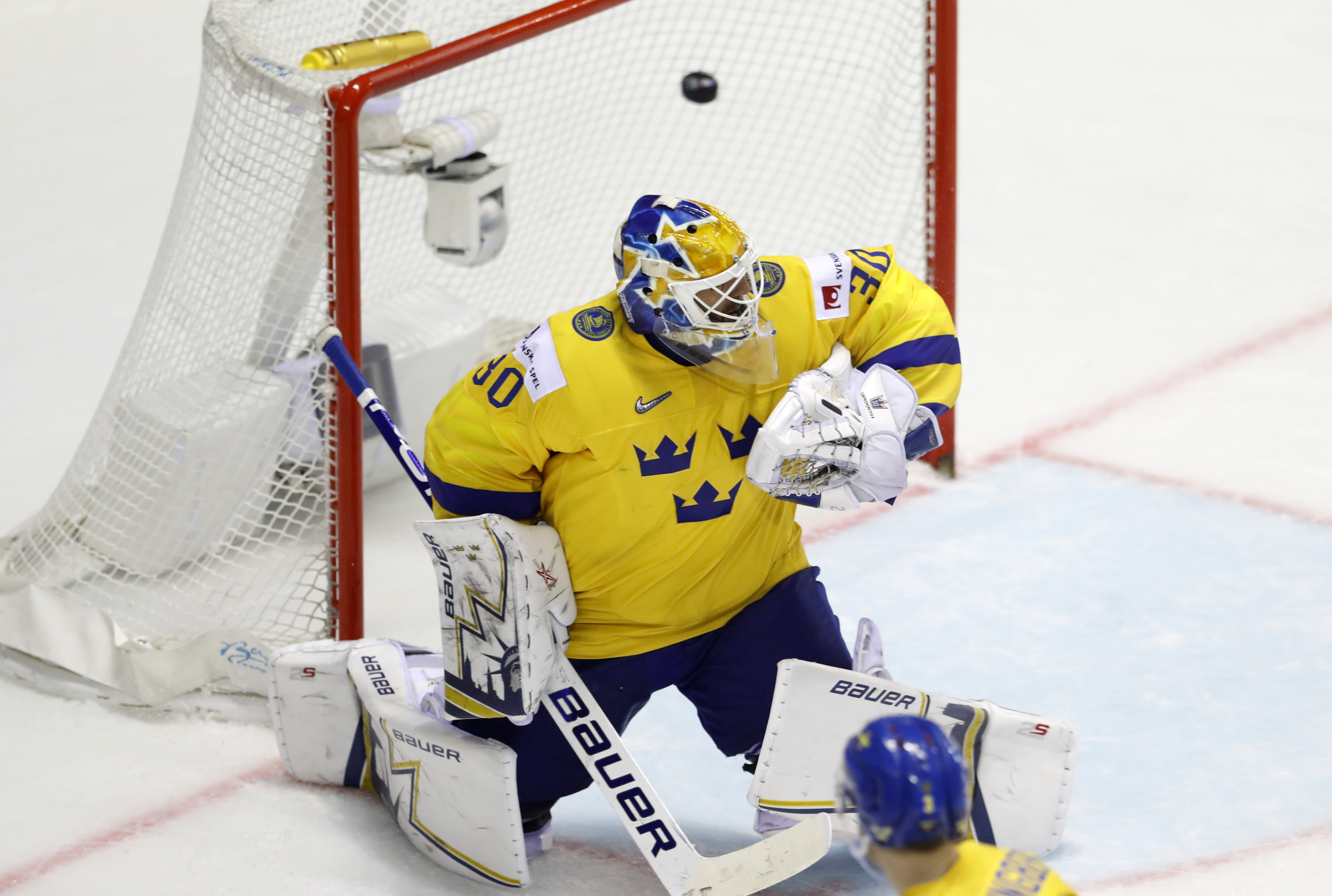 Canada escapes; US, Sweden fall in world hockey