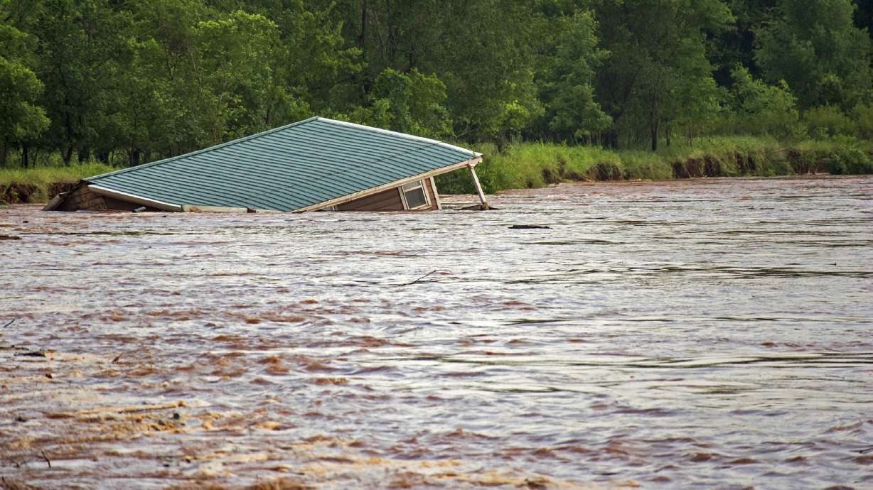 Runaway barges crash into Oklahoma dam and quickly sink