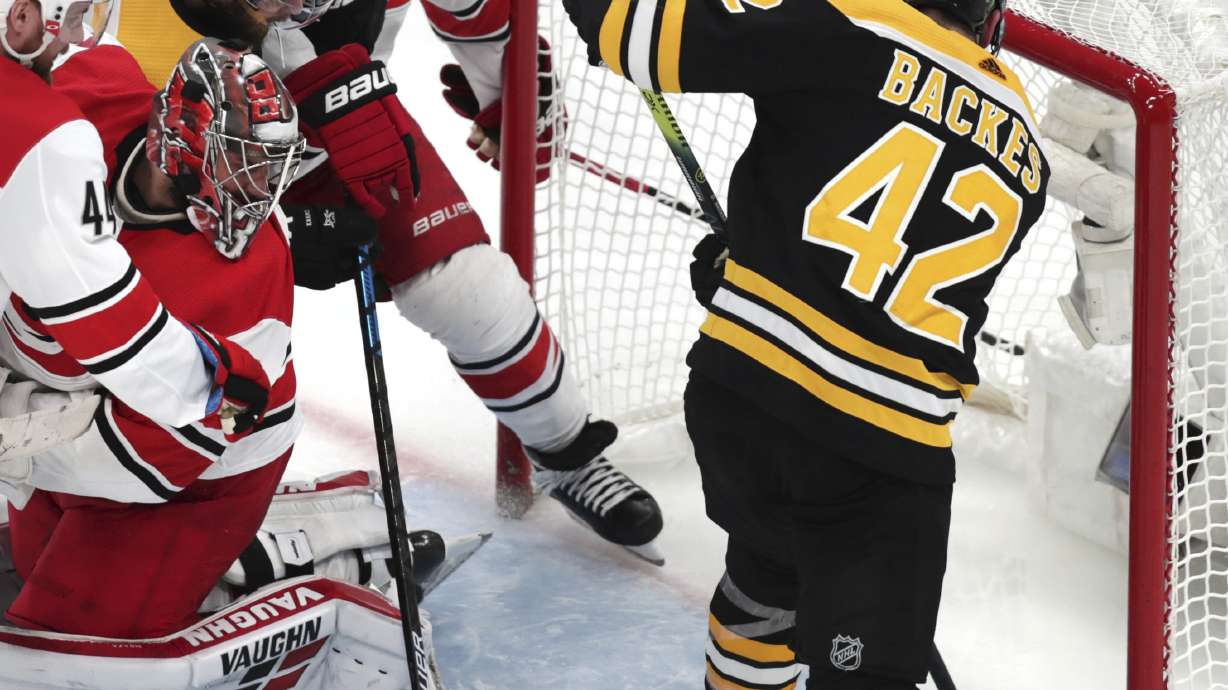 Bruins' Backes must face Blues buddies for Stanley Cup
