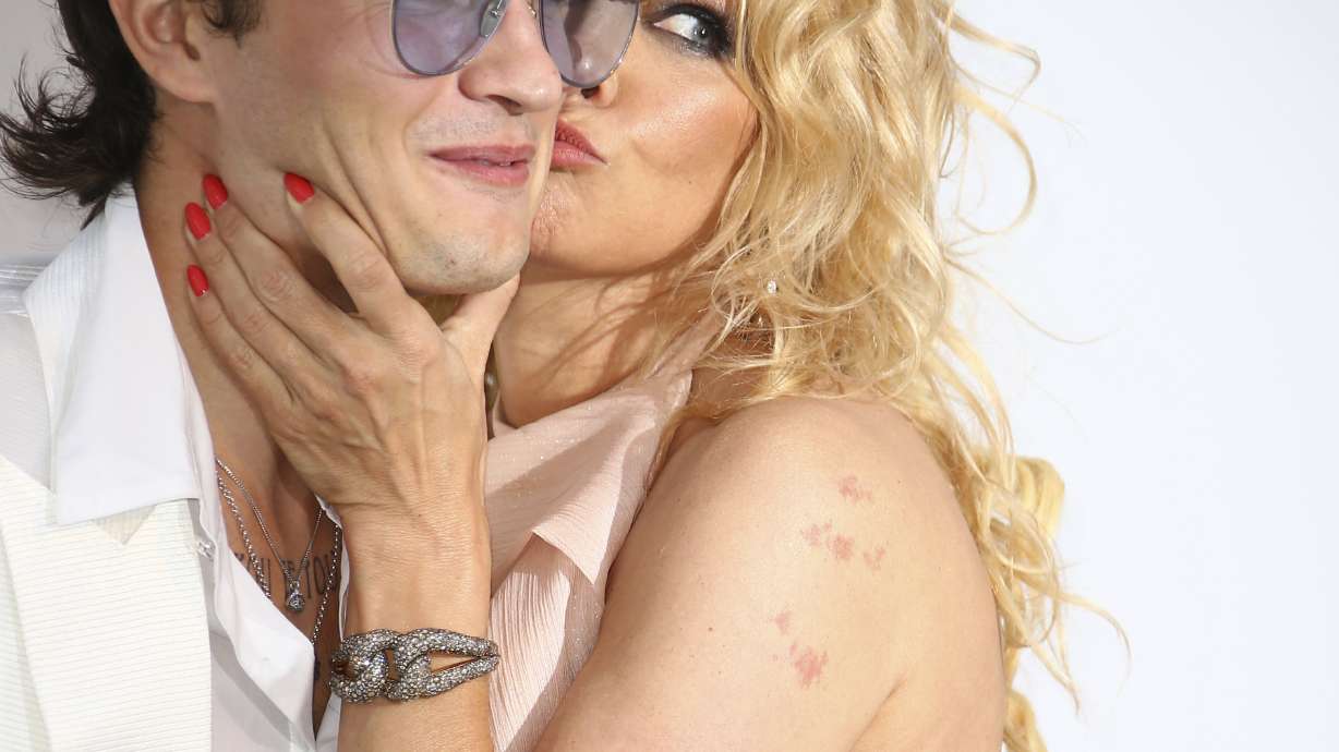 Jenner, Banderas, turn out for glitzy amfAR gala near Cannes