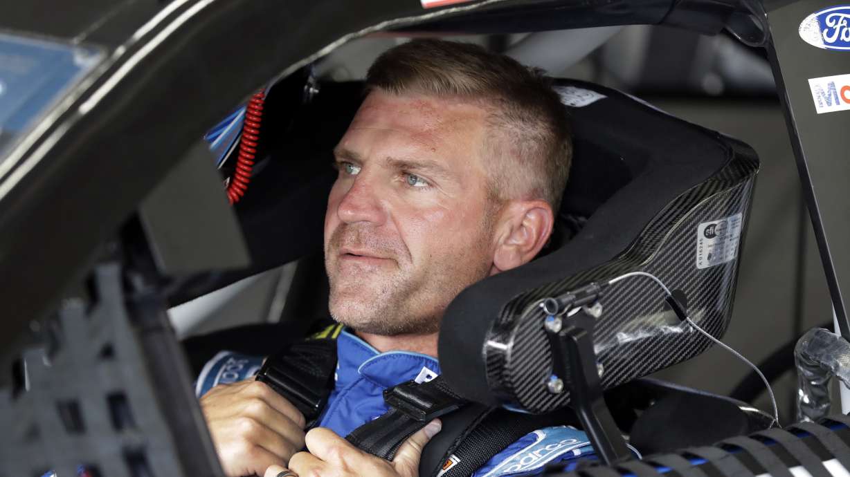 Byron becomes youngest ever to capture Coca-Cola 600 pole