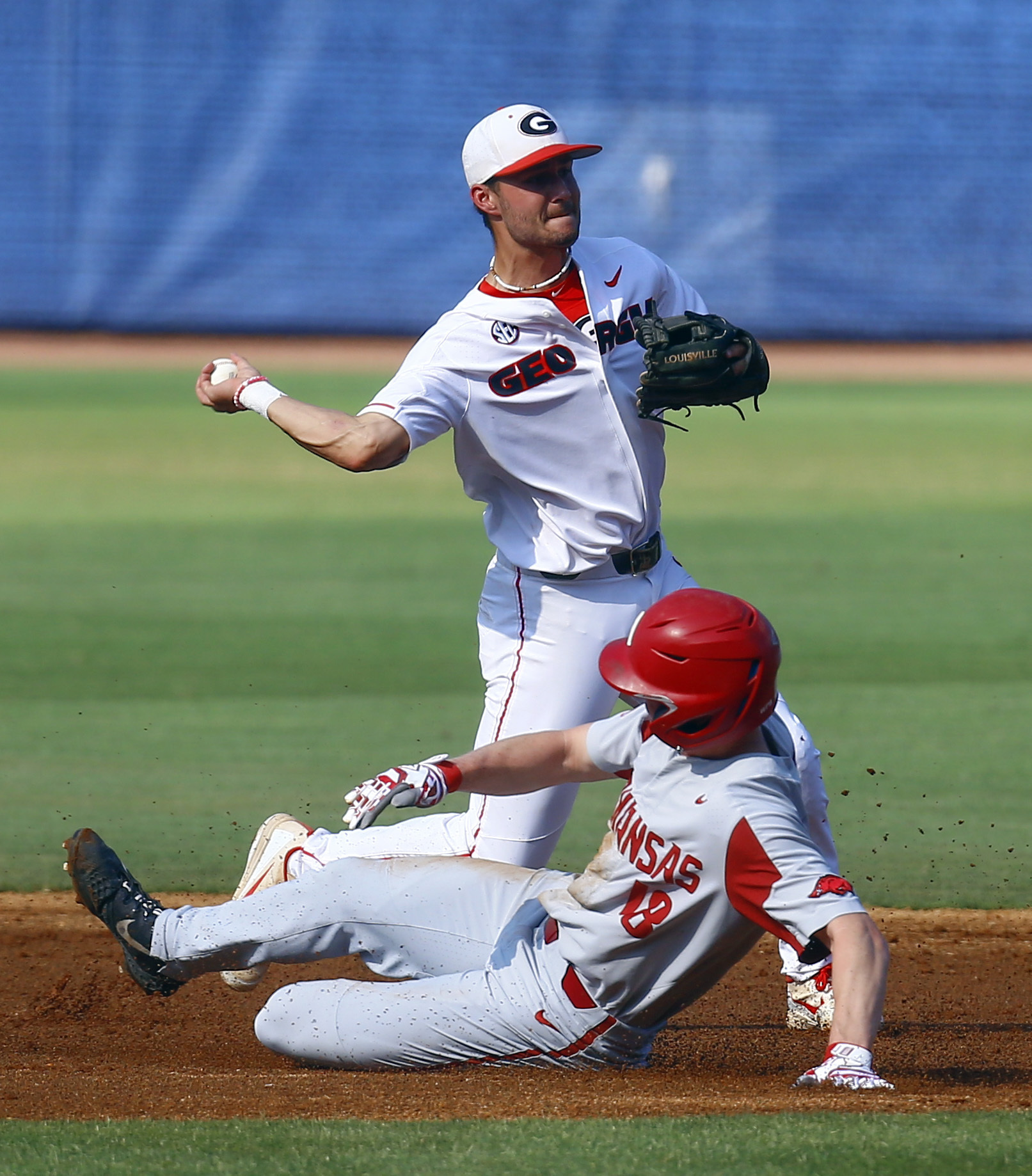 Sullivan's 2-run double lifts Georgia past Arkansas, 3-1