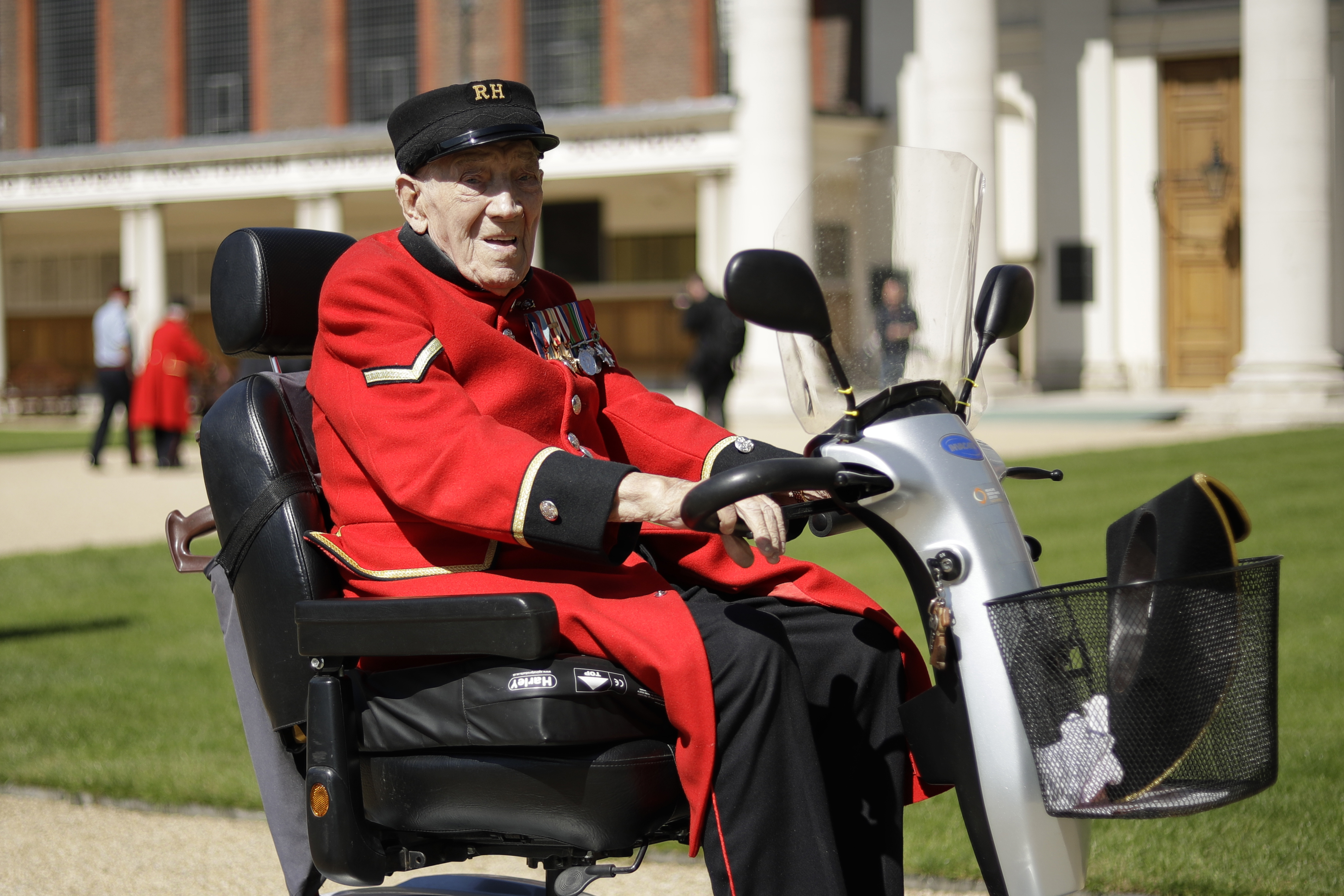 Correction: D-Day-Britain-Veteran's Duty story