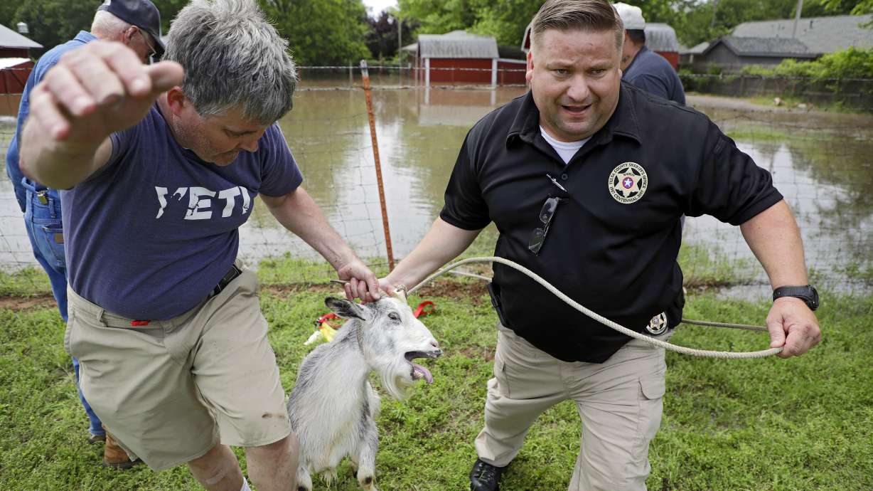 Bodies in submerged Missouri vehicle bring storm toll to 9