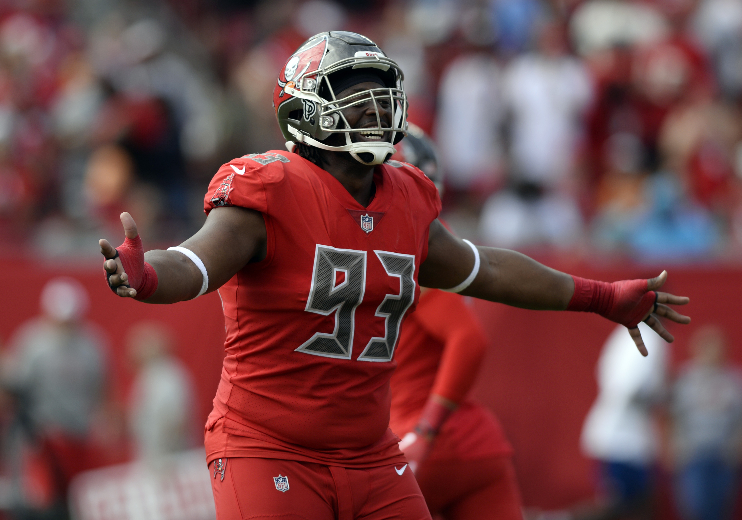AP source: Browns meet with Gerald McCoy, talks continue
