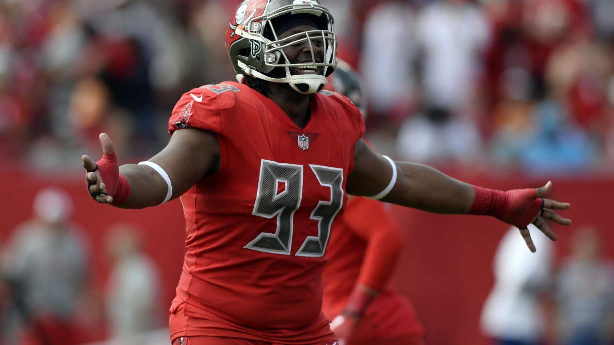 AP source: Browns meet with Gerald McCoy, talks continue
