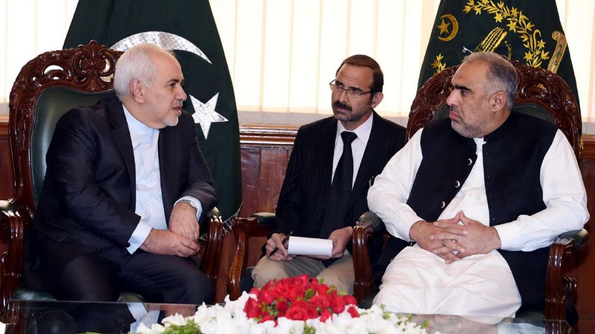 Baghdad offers to mediate with US as Iran's FM visits Iraq