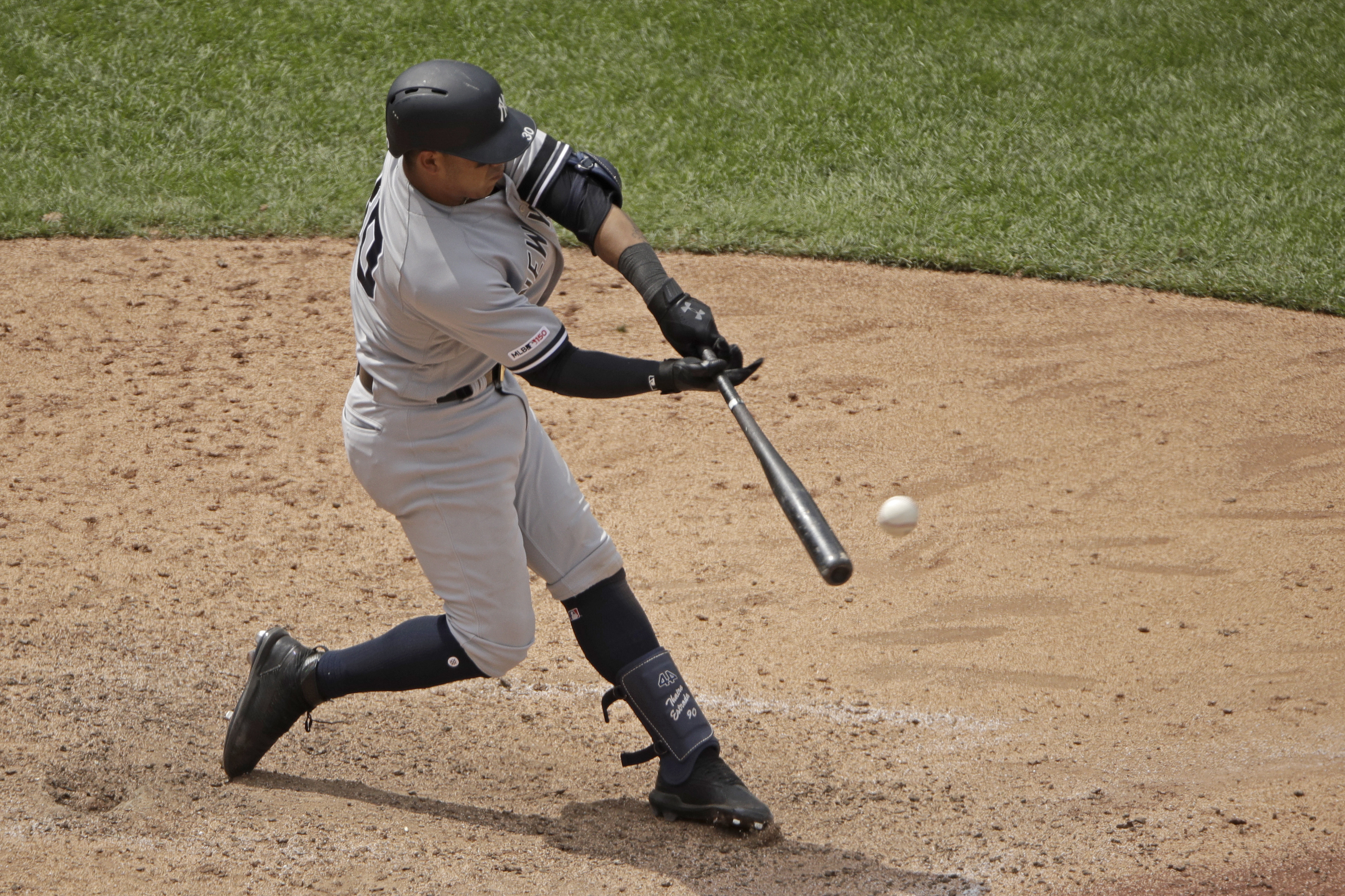 Yankees hold on for DH sweep of Royals, win 7th straight