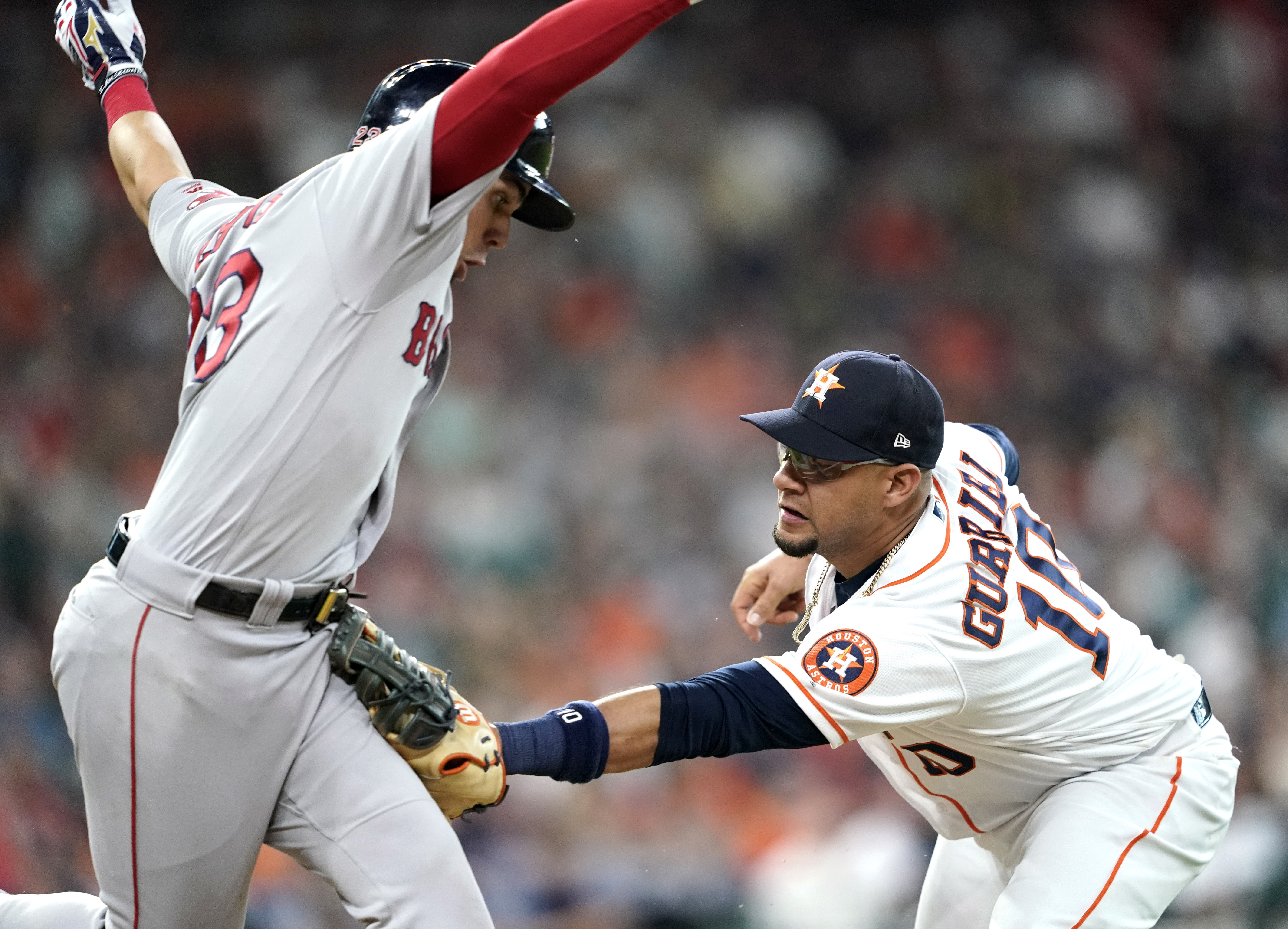 Correa's RBI single in 9th gives Astros 4-3 win over Boston