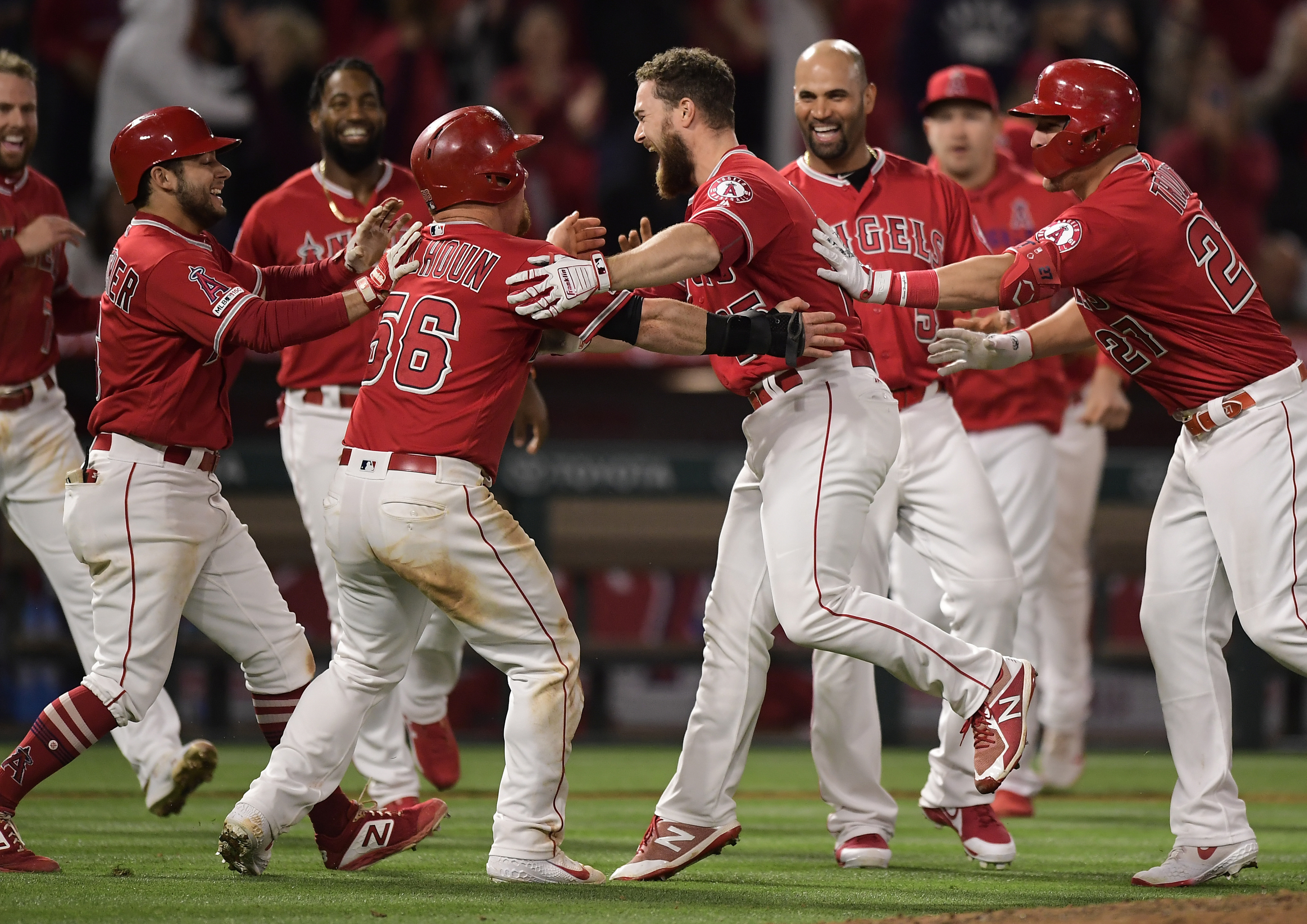 Calhoun rallies Angels past Rangers 3-2 to snap 5-game skid