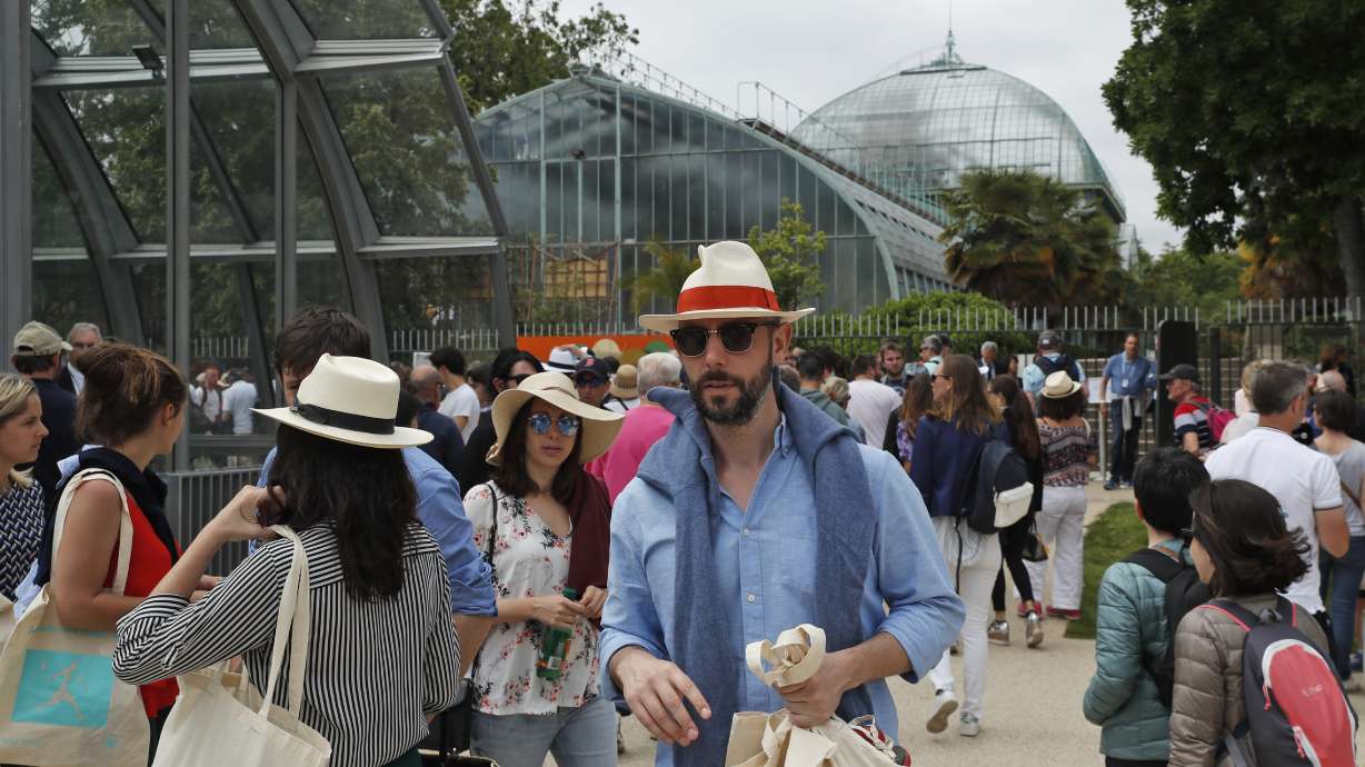 Tennis and tropical plants: New French Open court is wild