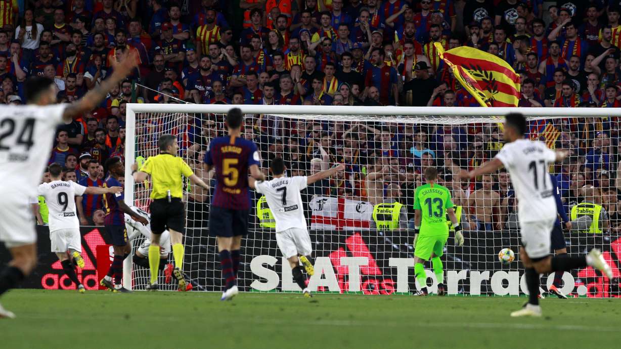 Suarez defends himself after missing Copa del Rey final