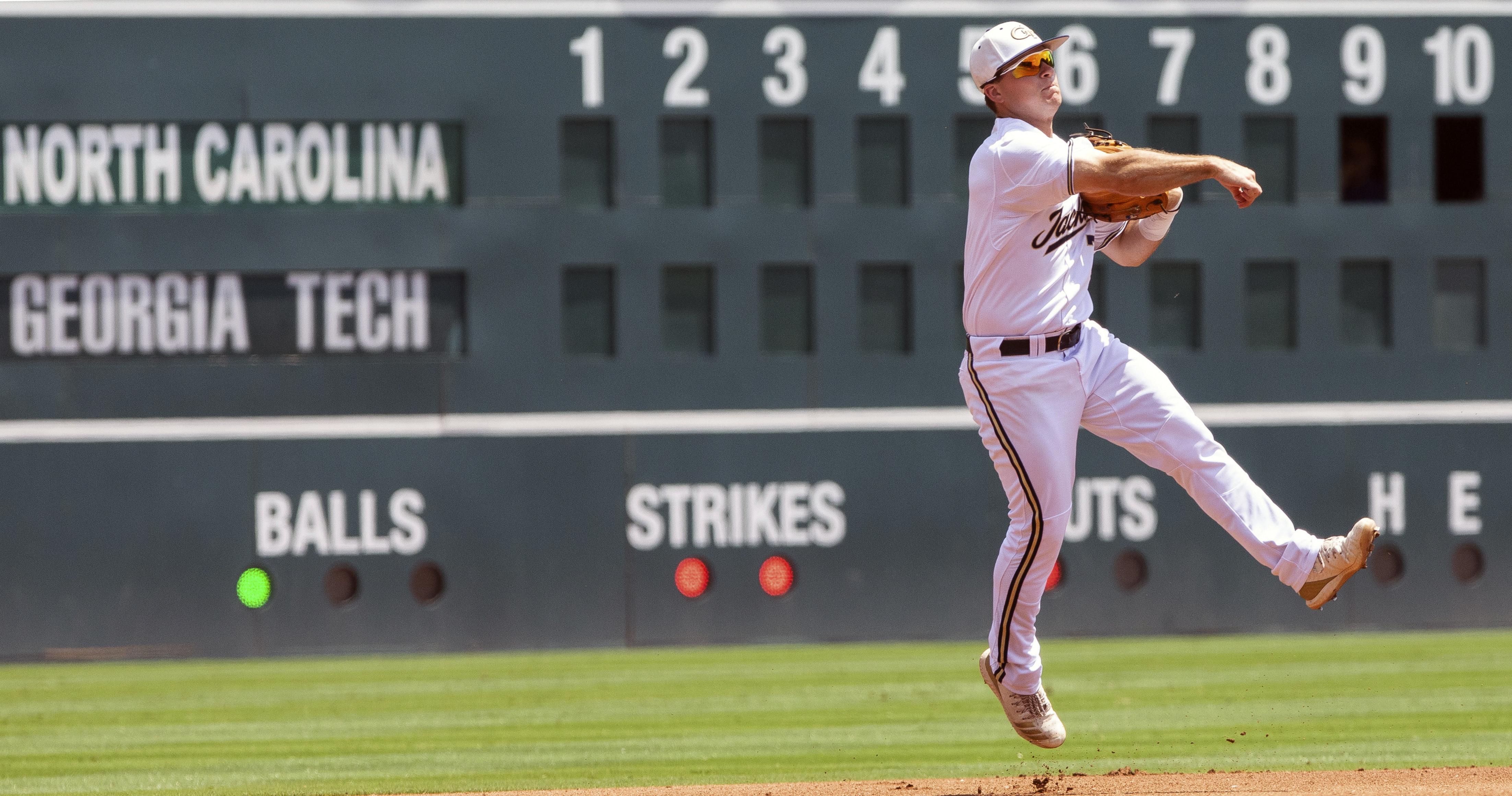North Carolina beats Georgia Tech 10-2 for ACC title