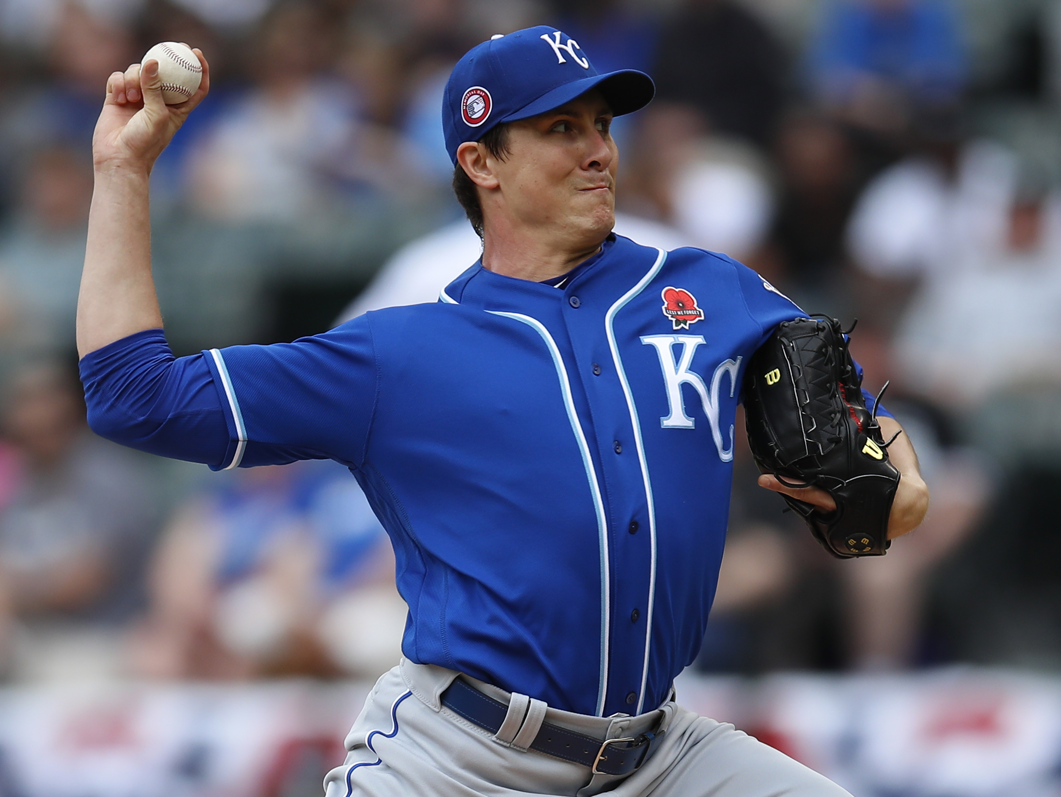 Royals, White Sox game suspended in 5th for rain, tied at 1