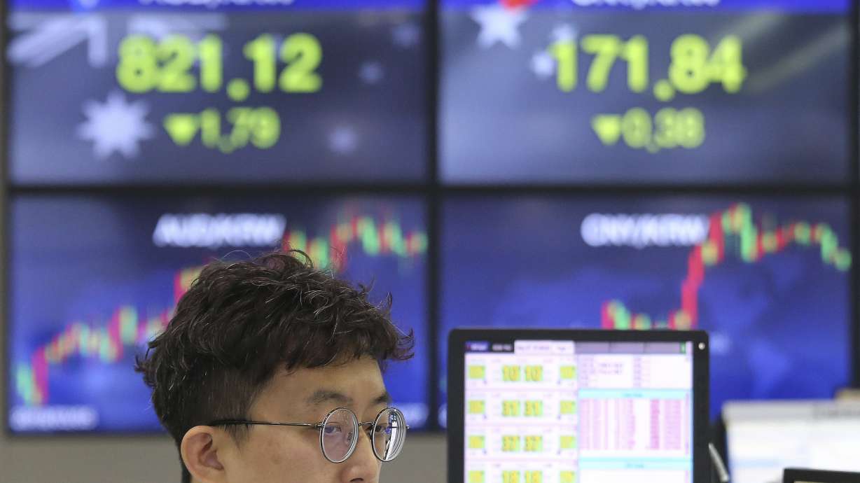 World stocks subdued, focus on trade war after US holiday