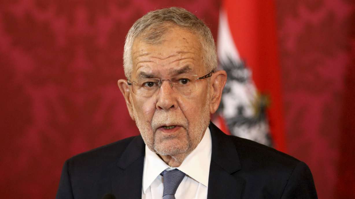 Austrian president dismisses Kurz govt, seeks interim leader