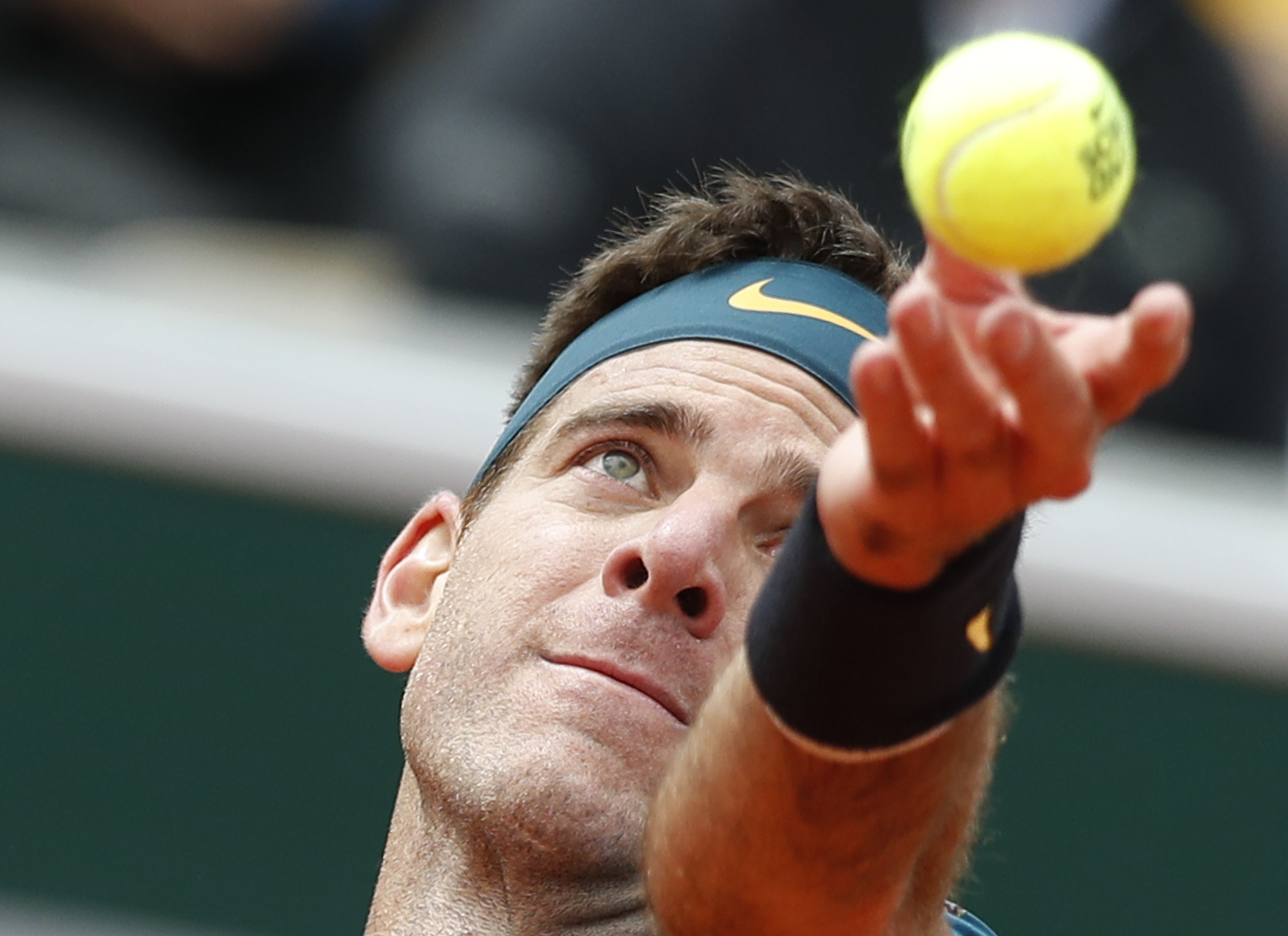 The Latest: Halep advances in 3 sets at French Open