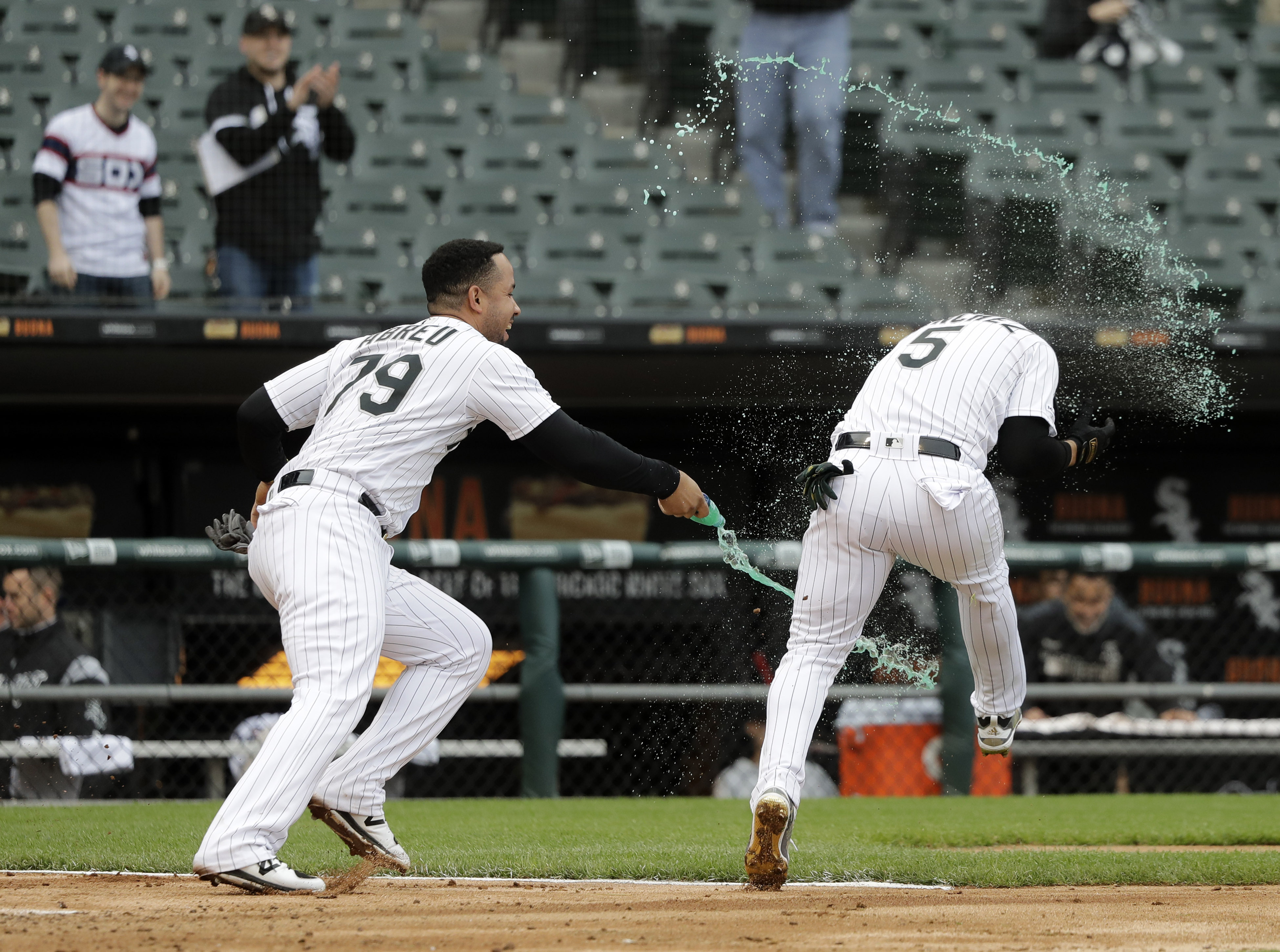 Giolito, White Sox post 2nd win of day, beat Royals 4-3