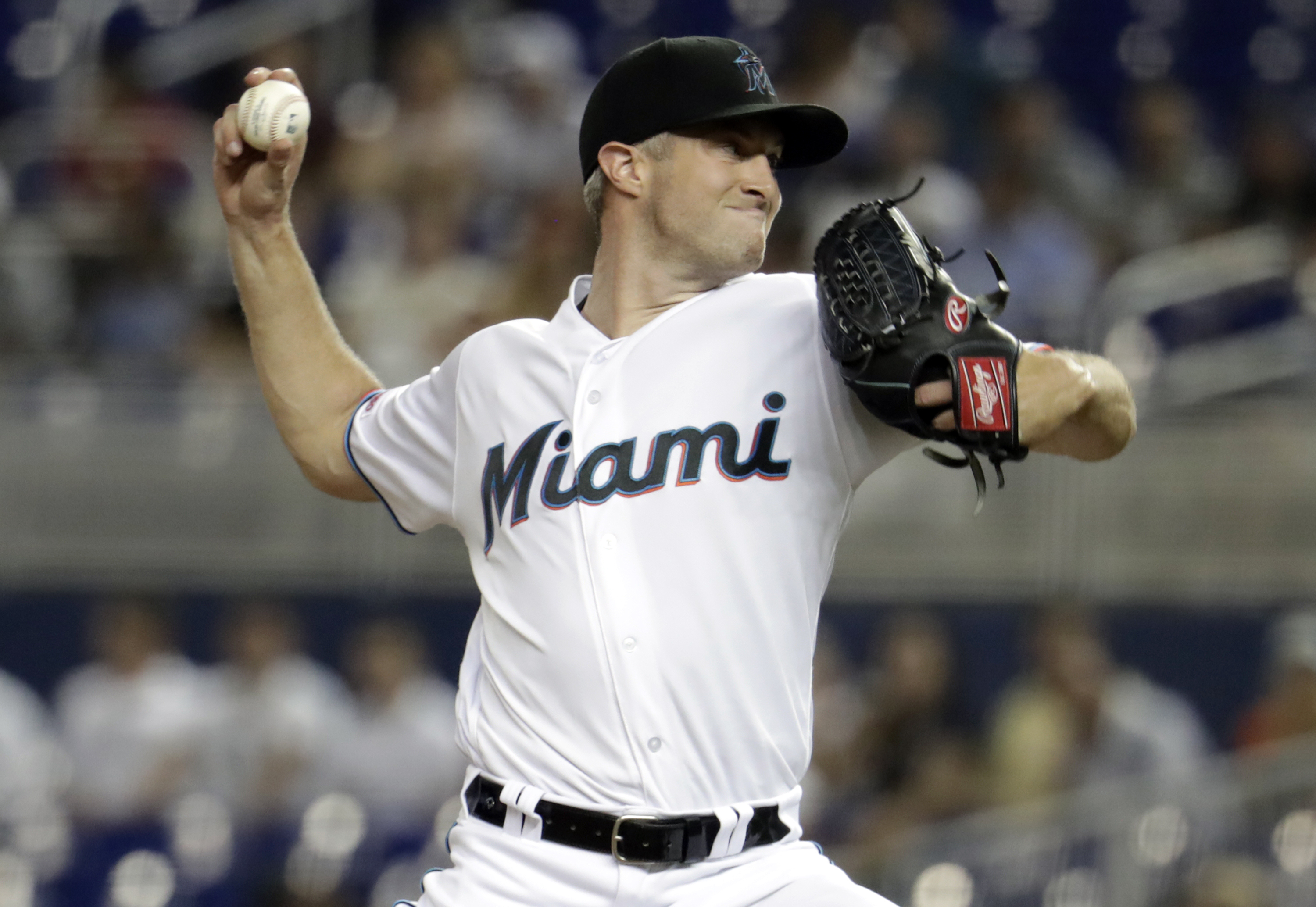 Marlins send Giants to 6th consecutive loss, 11-3