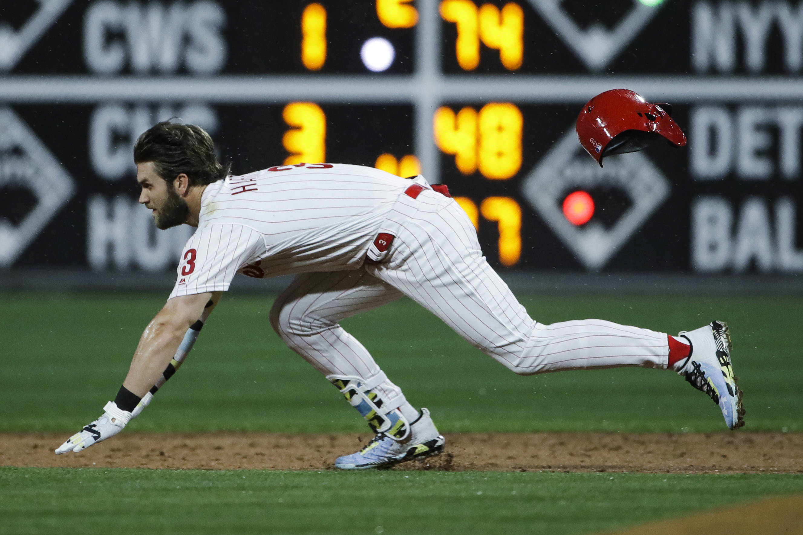 Hernandez's 2-run homer lifts Phillies over Cardinals 4-3