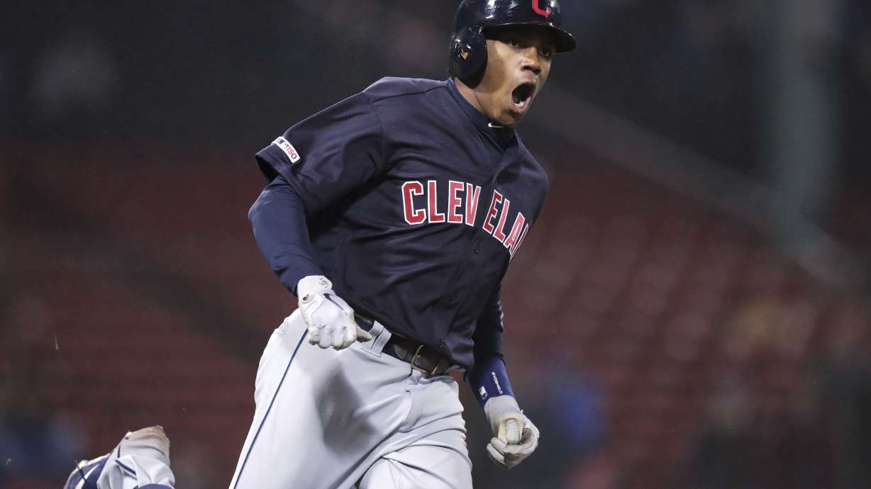 Indians rally for five in 9th, beat Red Sox 7-5